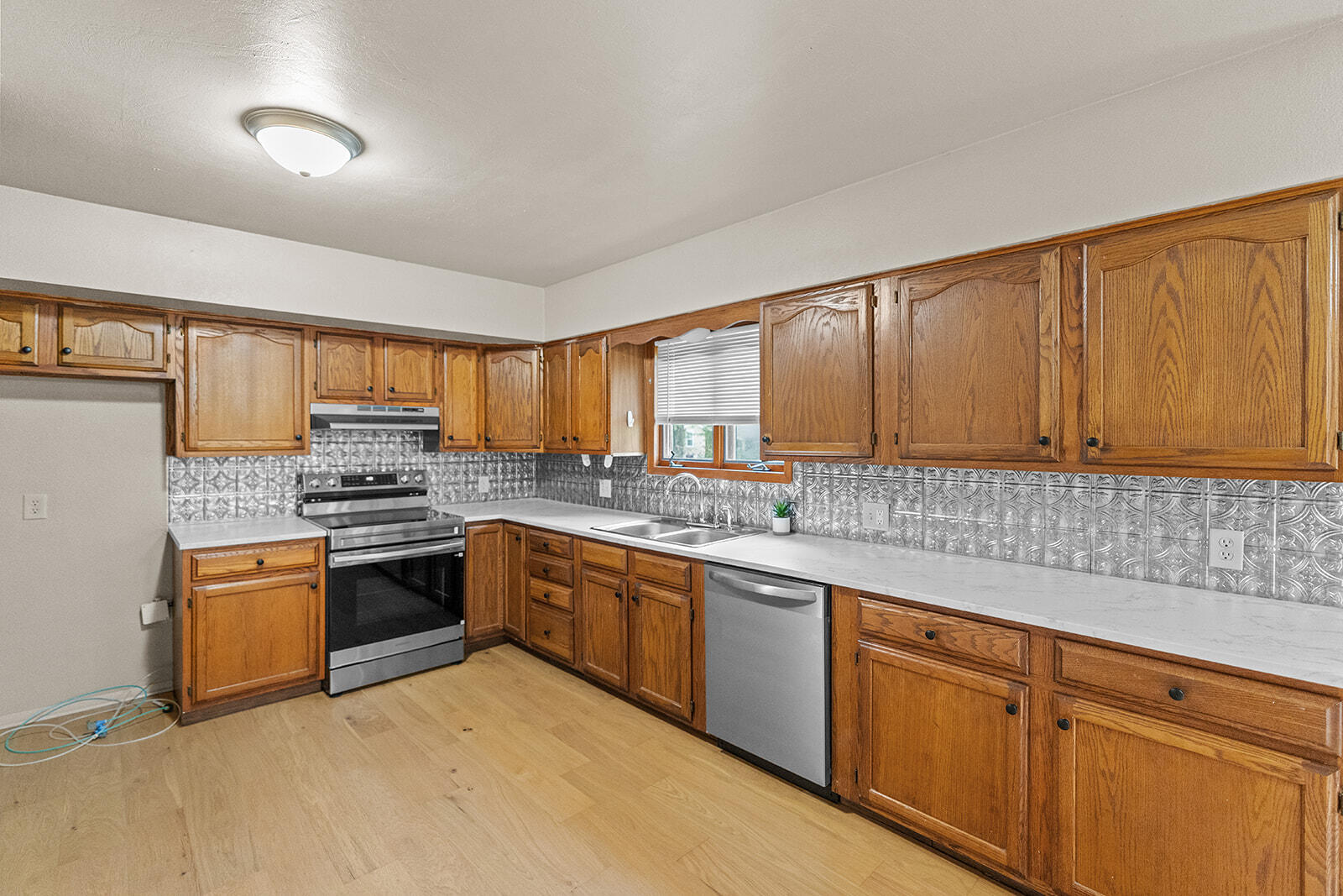 1538 East Lindberg Street Property Photo 10