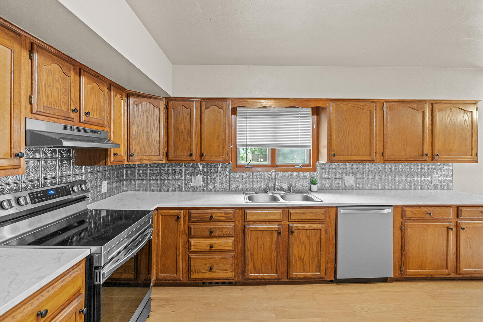 1538 East Lindberg Street Property Photo 11