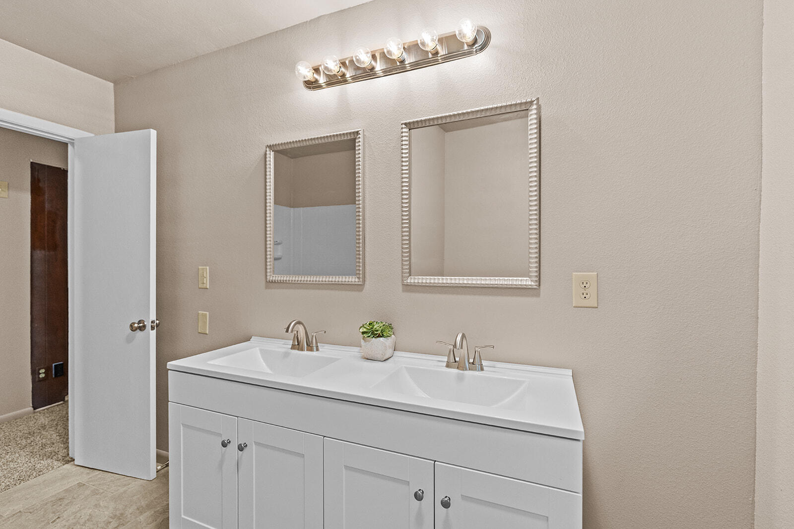 1538 East Lindberg Street Property Photo 17