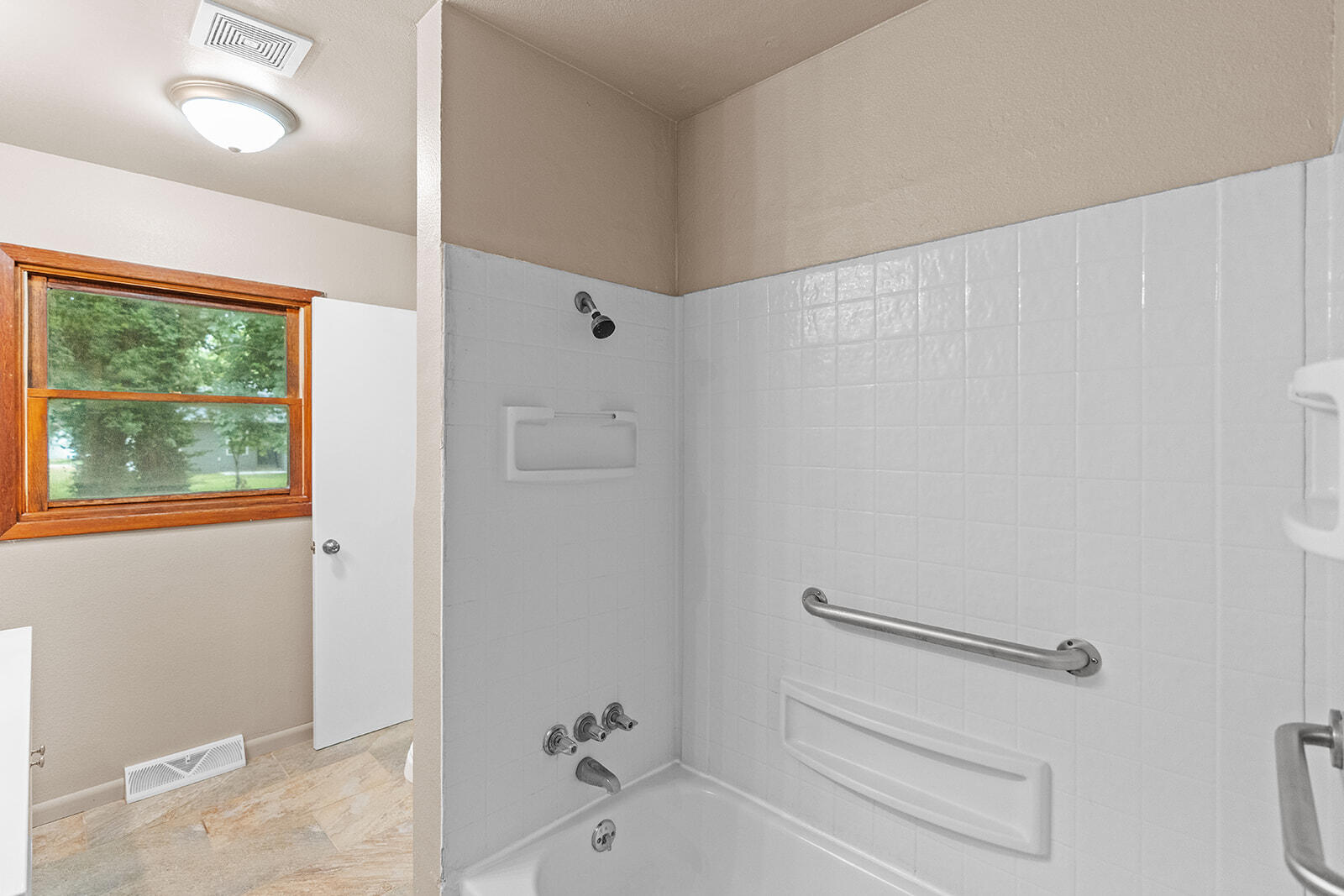 1538 East Lindberg Street Property Photo 18