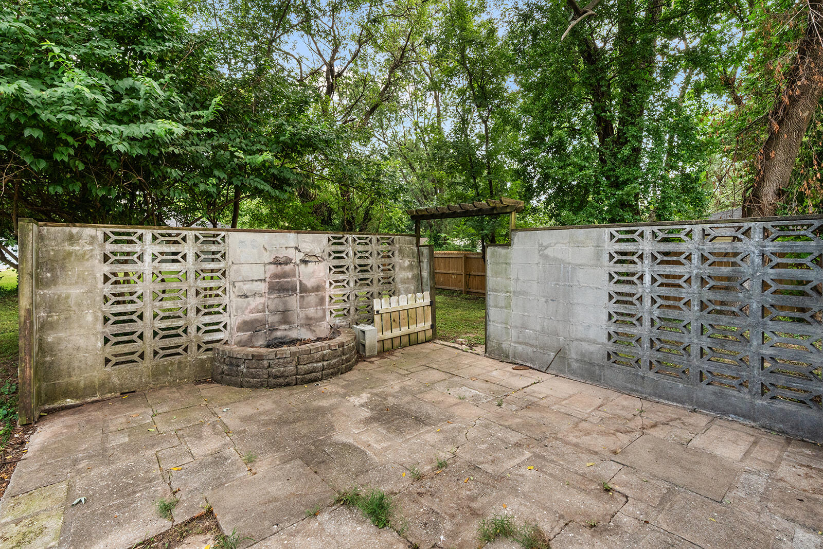 1538 East Lindberg Street Property Photo 27