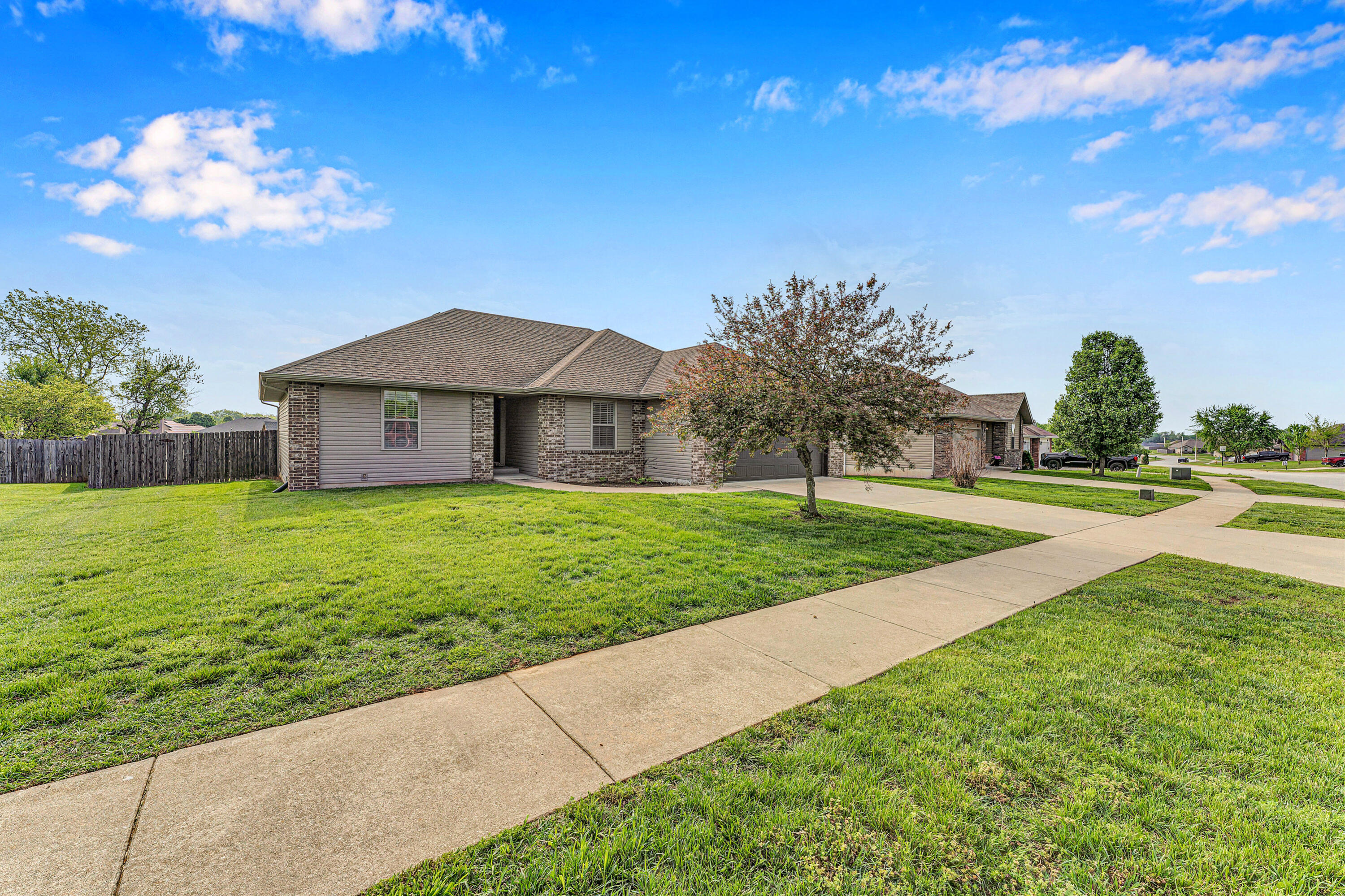 1054 South Tanner Drive Property Photo 3