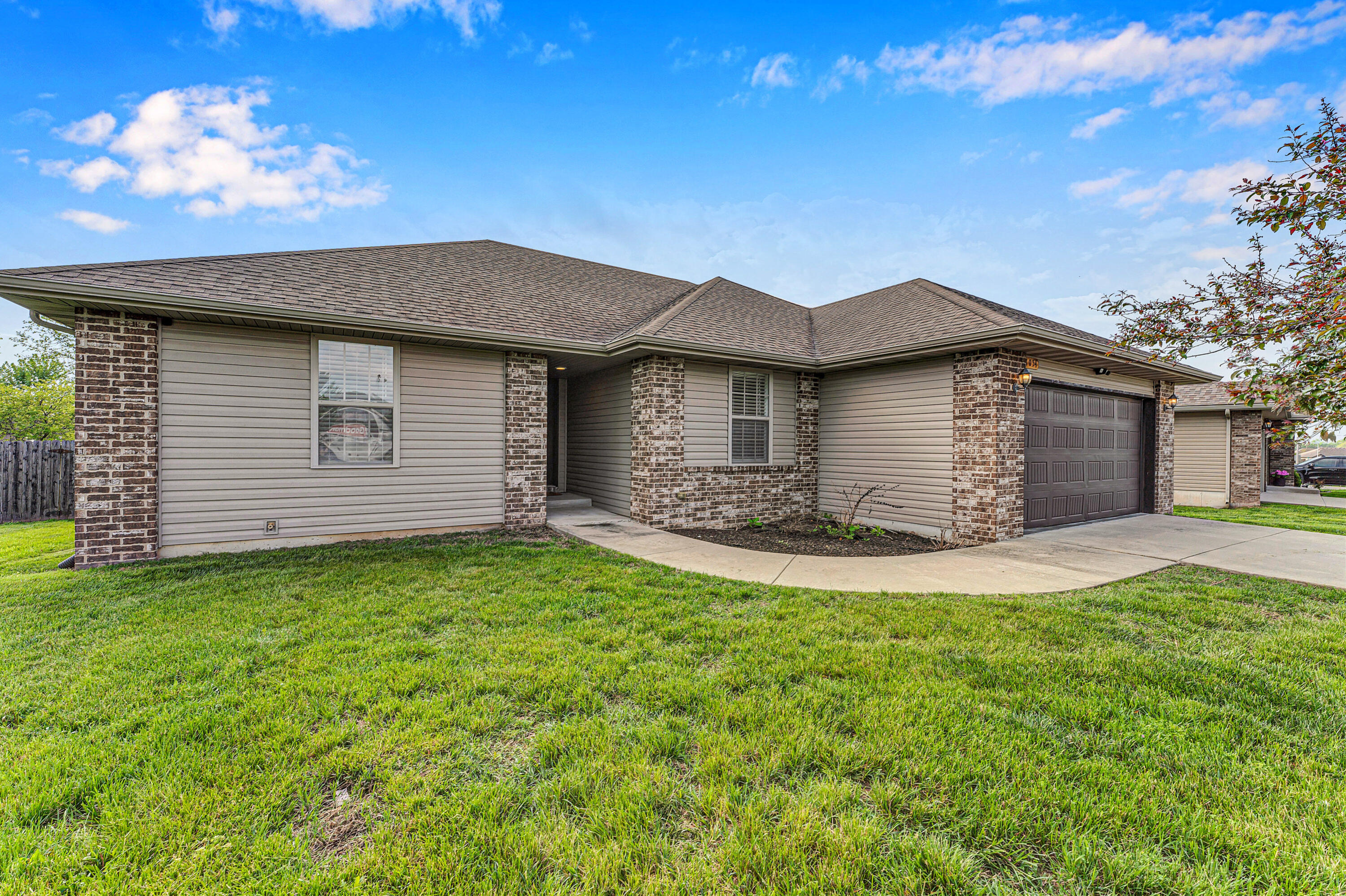 1054 South Tanner Drive Property Photo 4