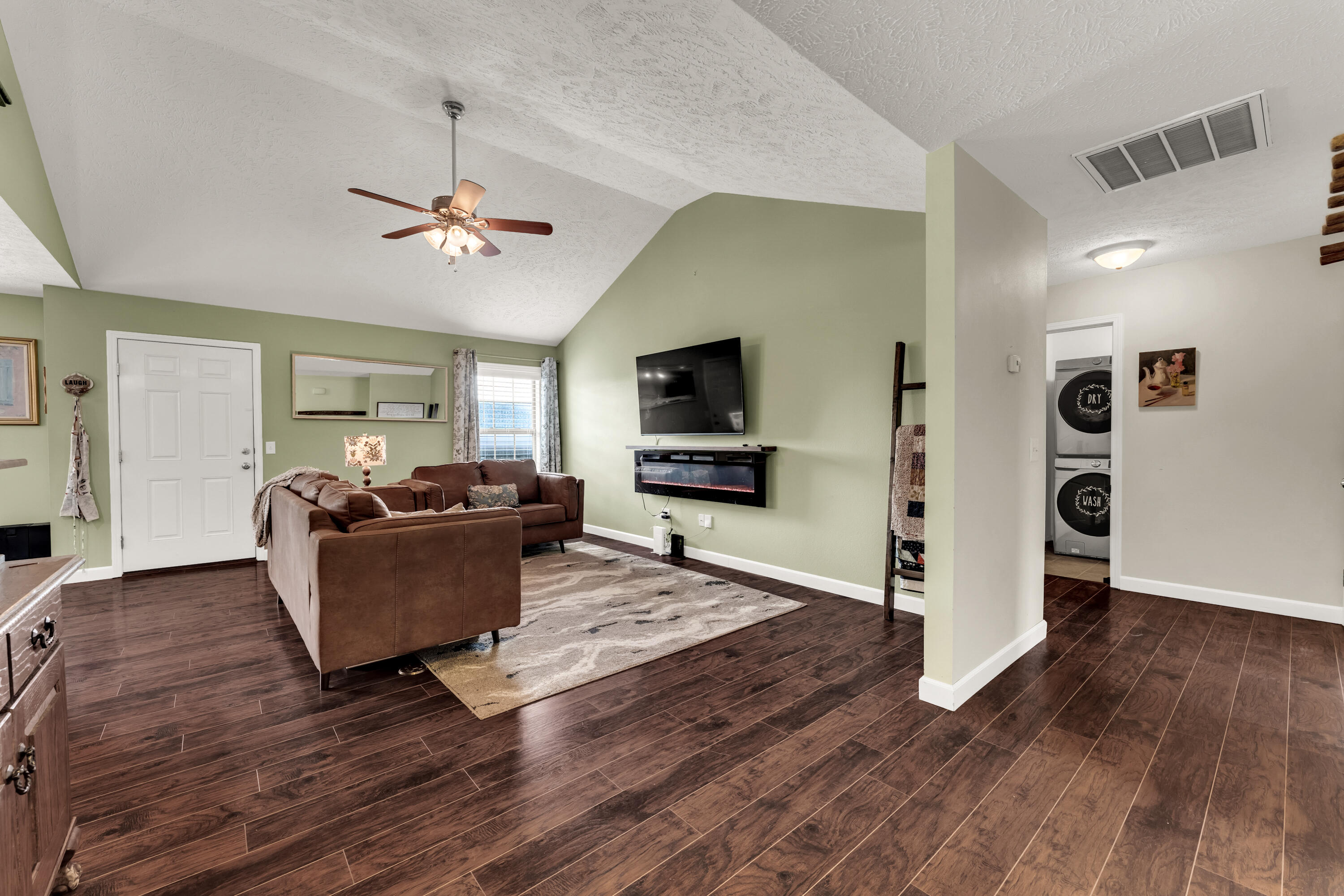 1054 South Tanner Drive Property Photo 6