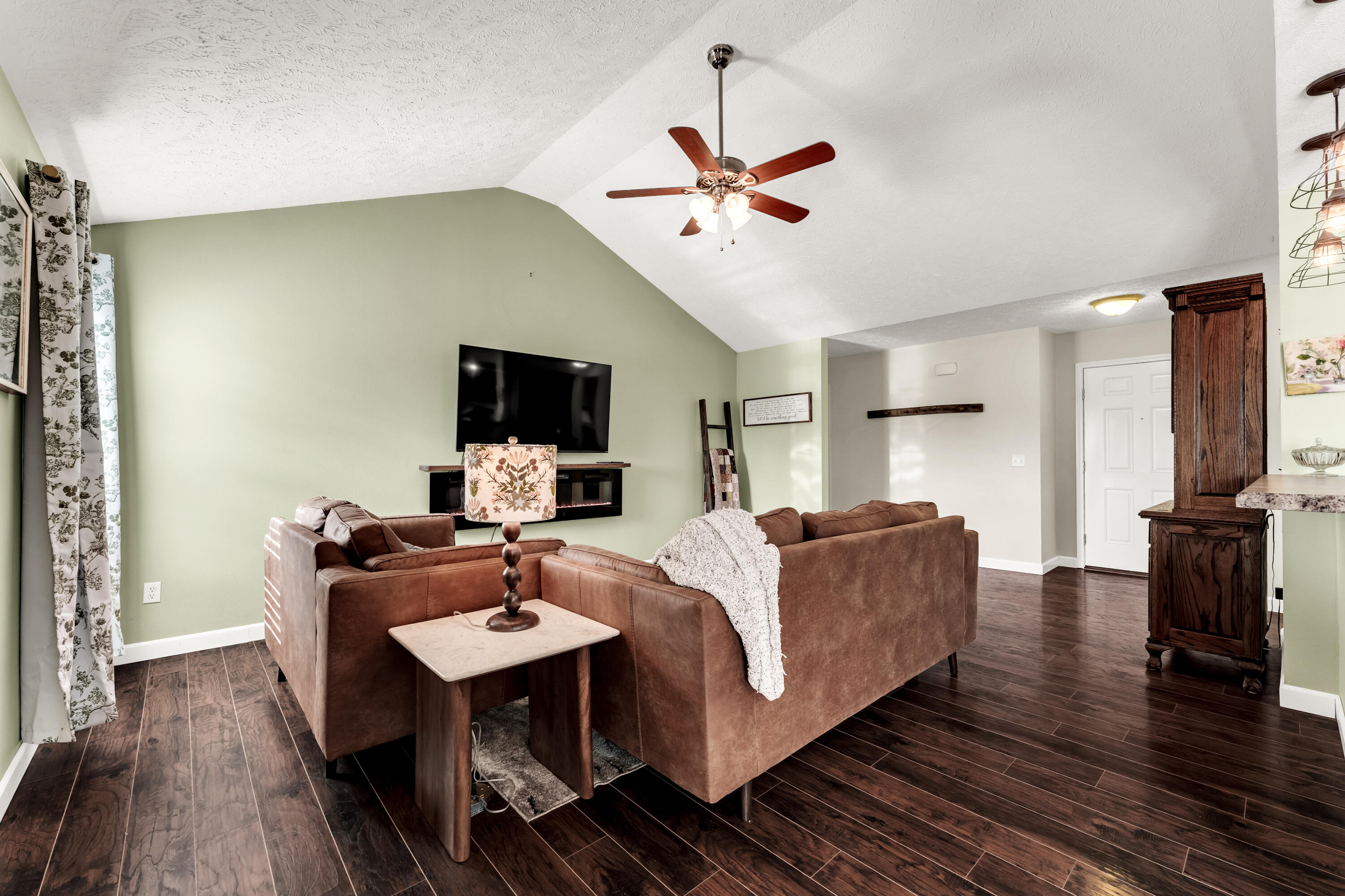 1054 South Tanner Drive Property Photo 8