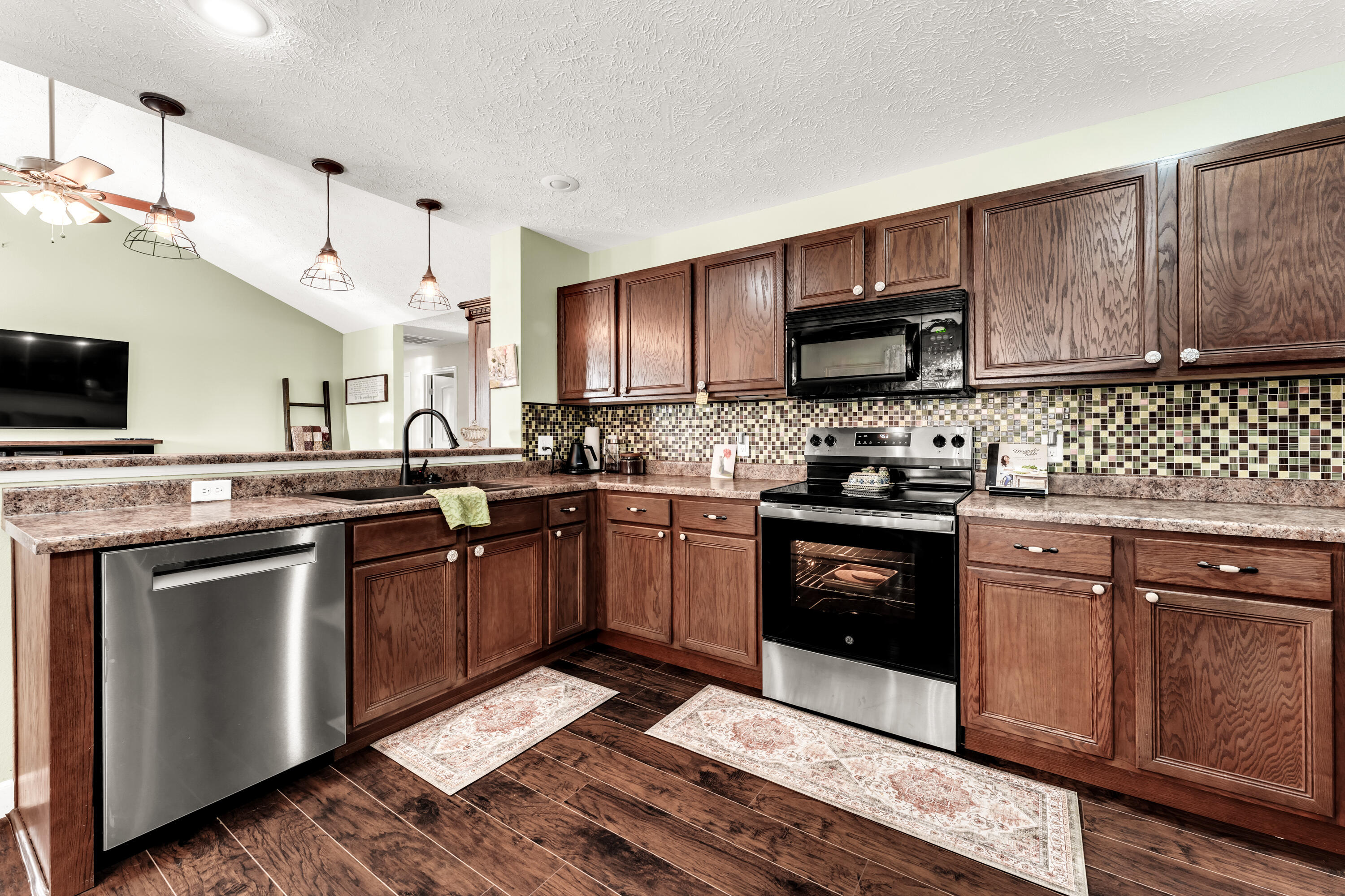 1054 South Tanner Drive Property Photo 11