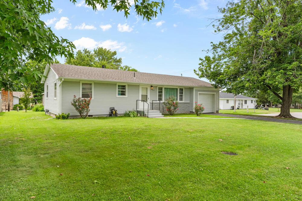115 North Westview Drive Property Photo 3