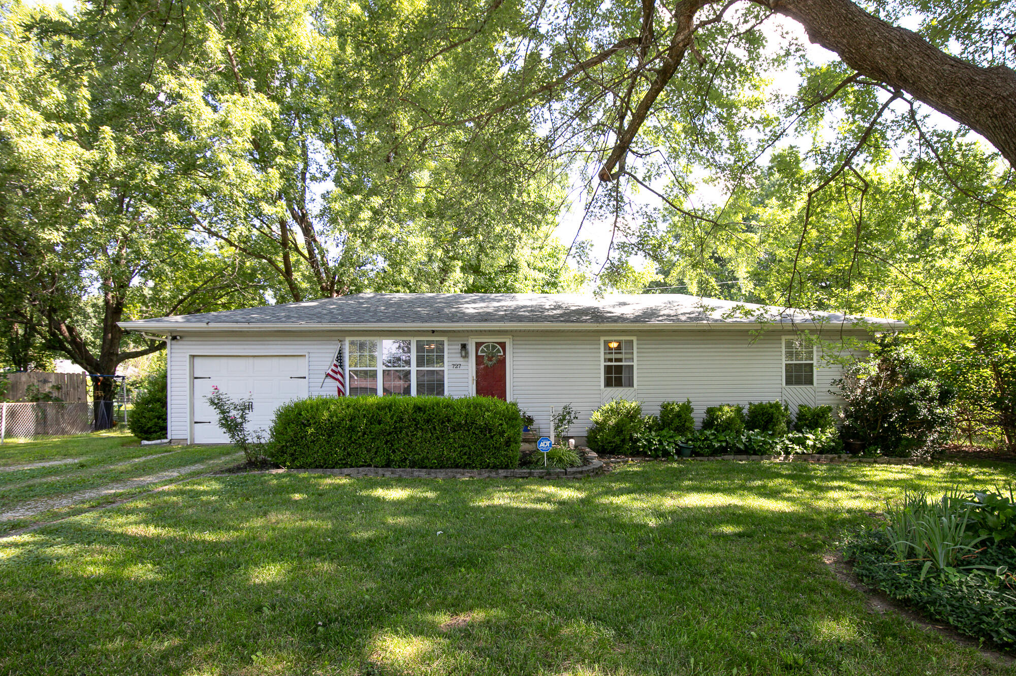 727 West Hughs Street Property Photo 1