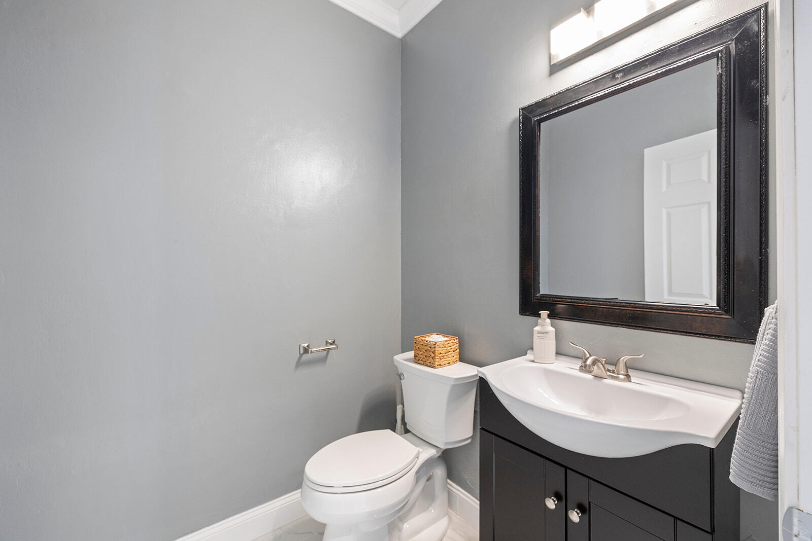 238 Country Bluff Drive Property Photo 10