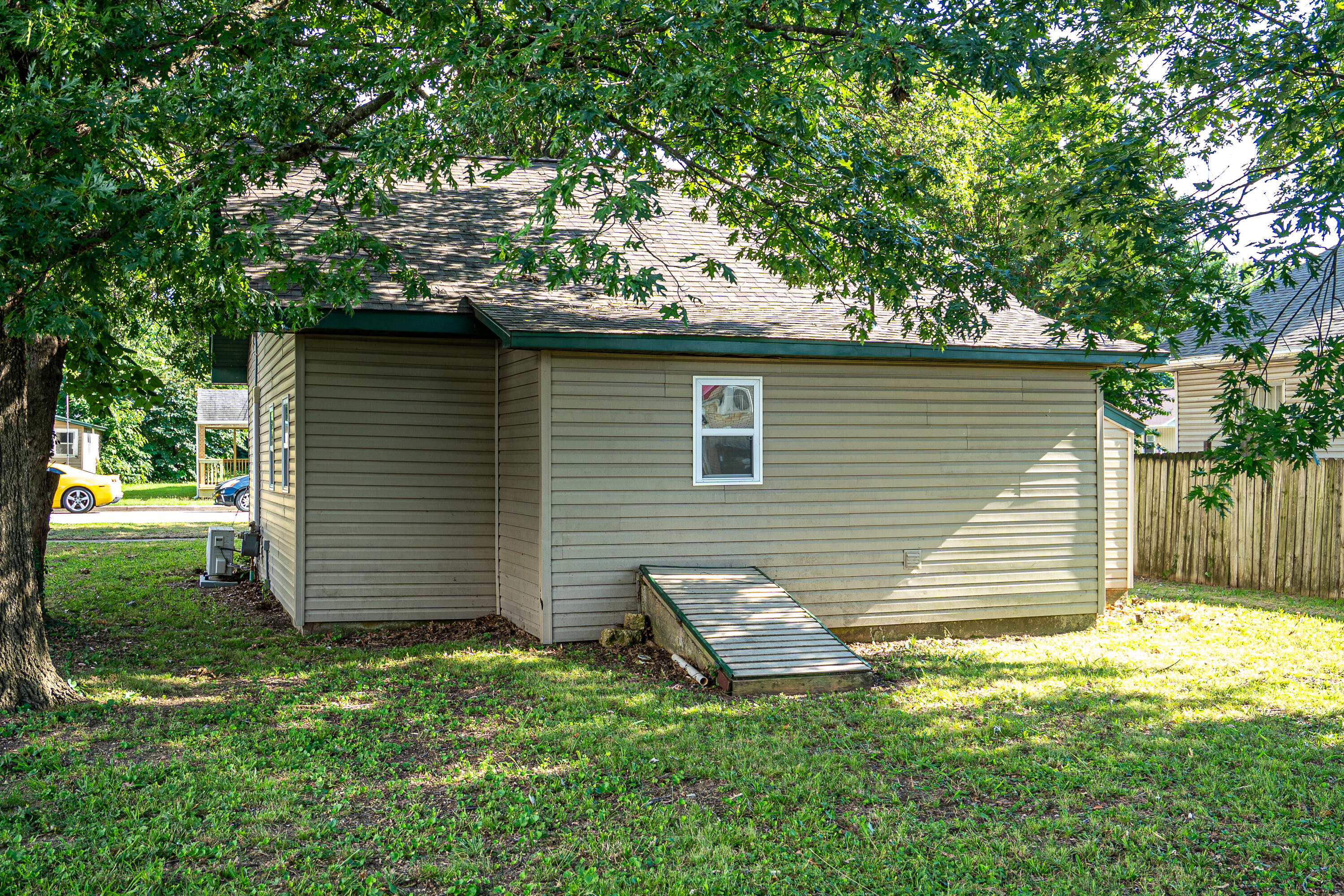 1009 West Cass Avenue Property Photo 2