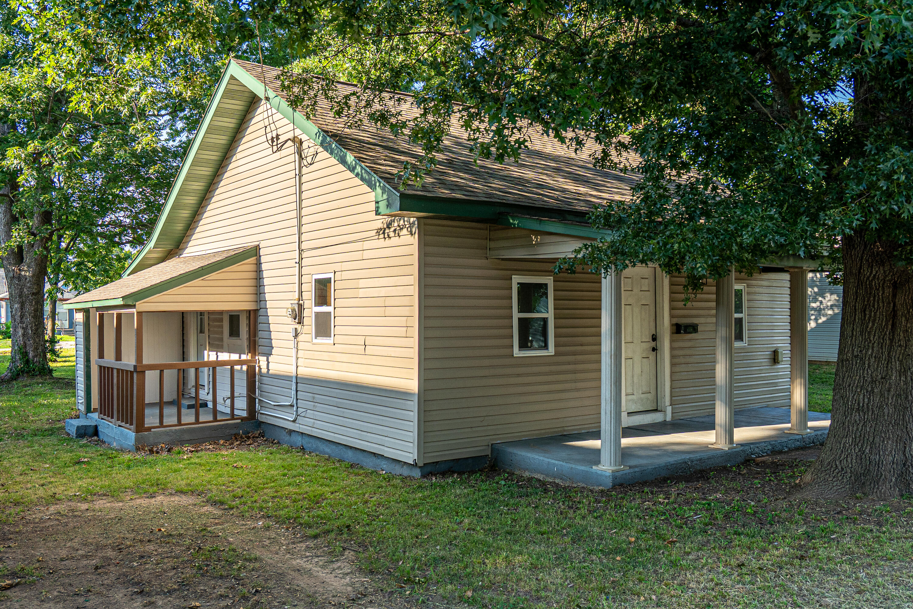 1009 West Cass Avenue Property Photo 4