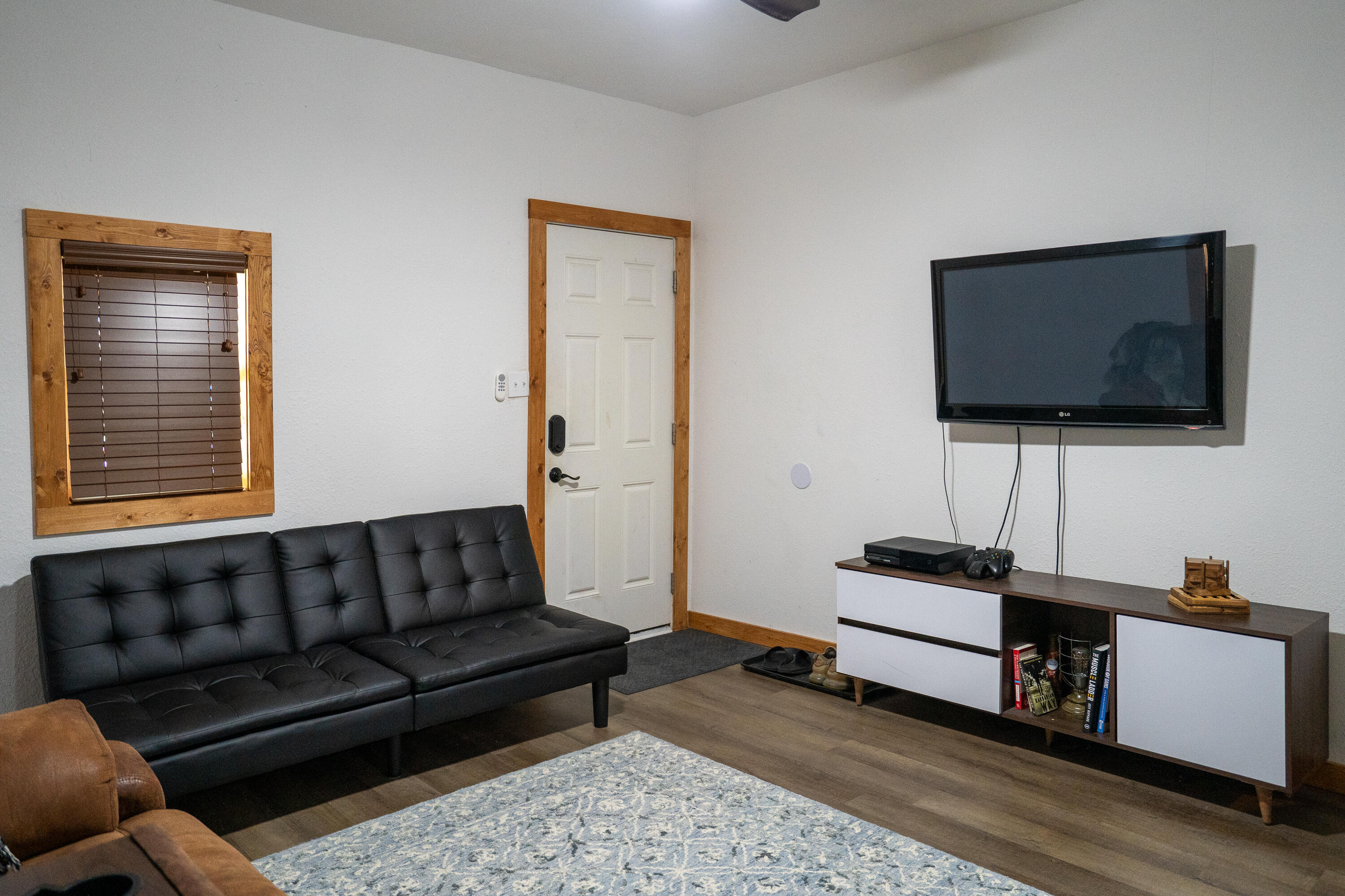 1009 West Cass Avenue Property Photo 5