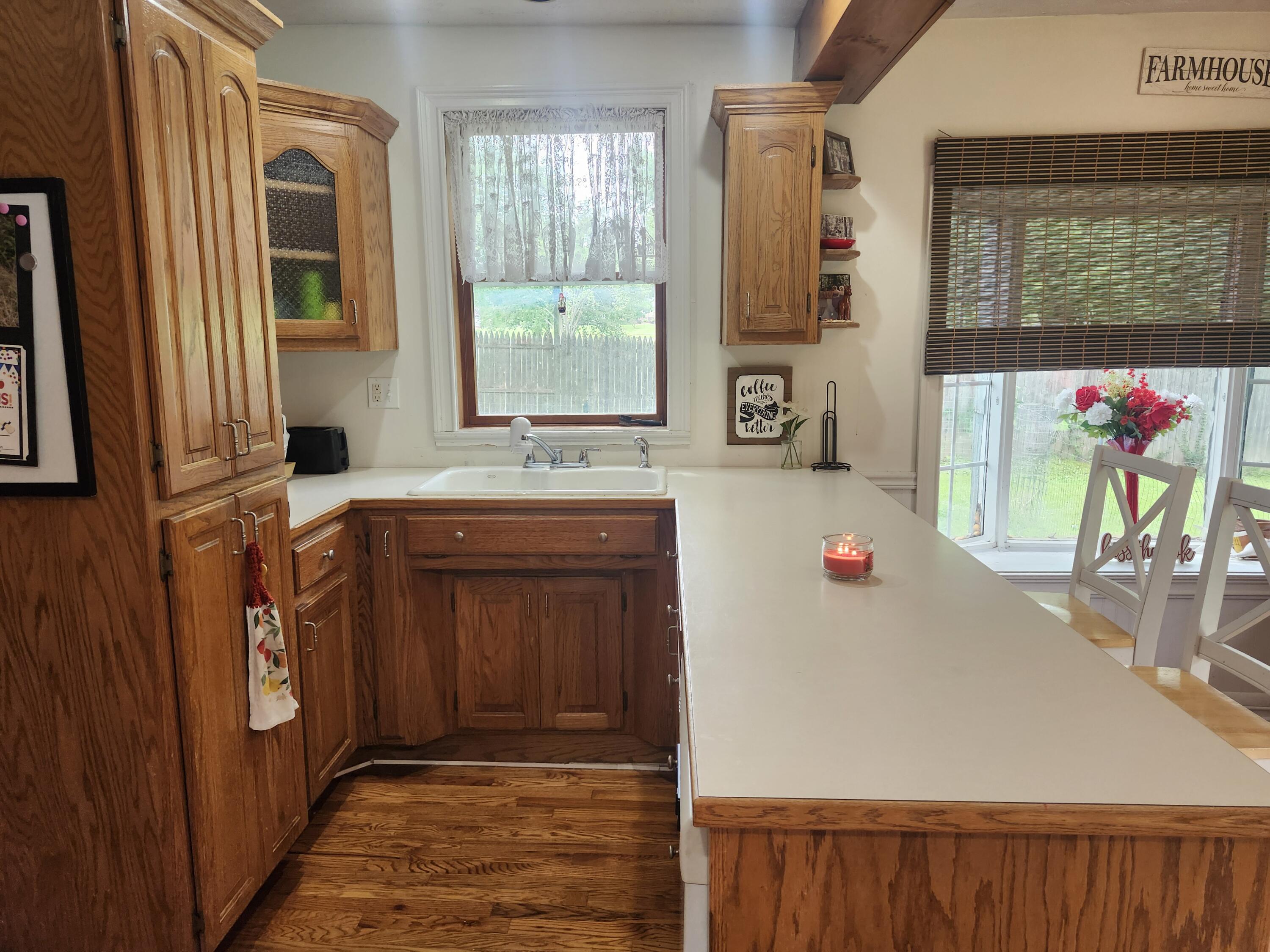 209 South Rush Street Property Photo 8