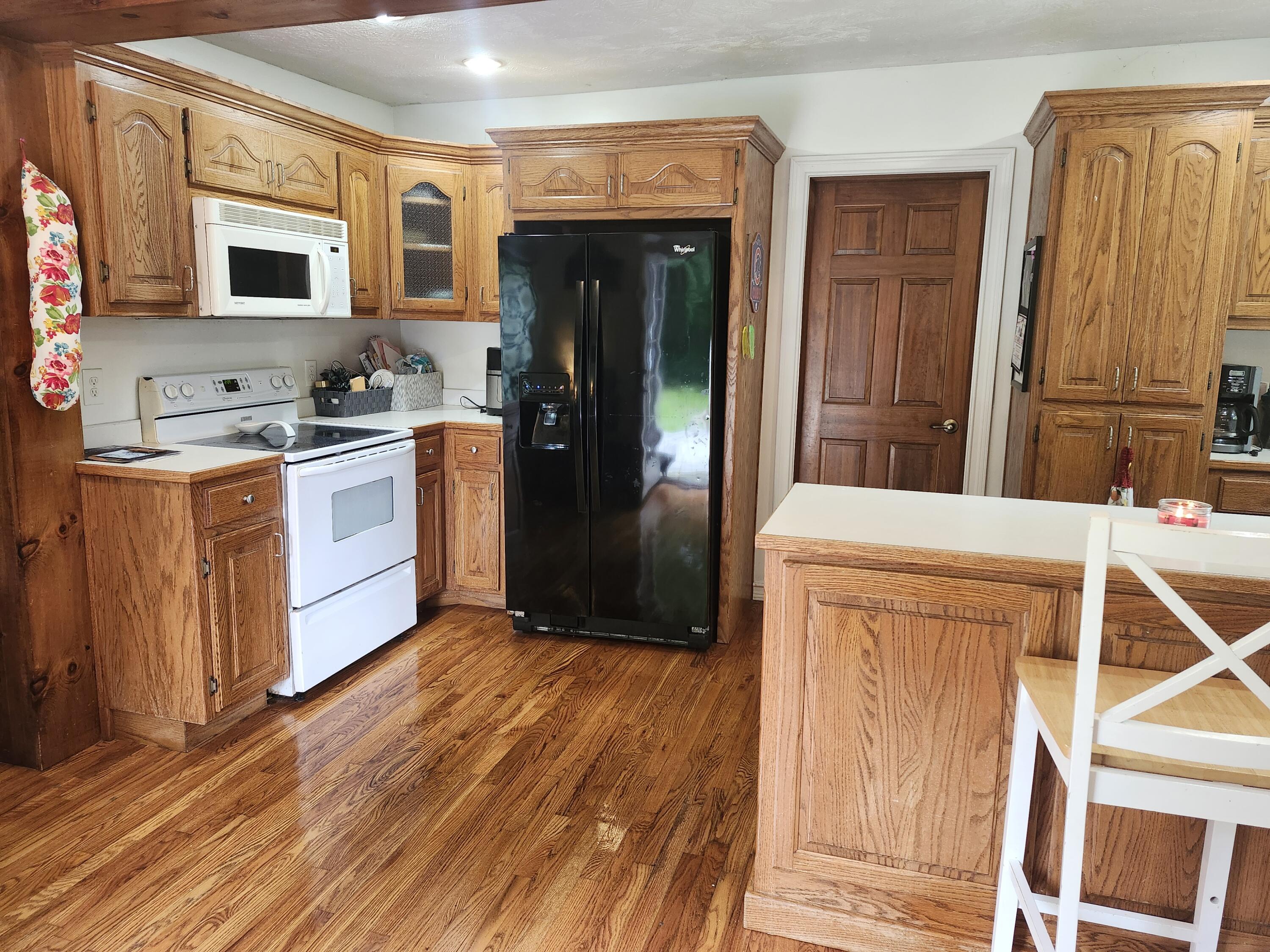 209 South Rush Street Property Photo 9