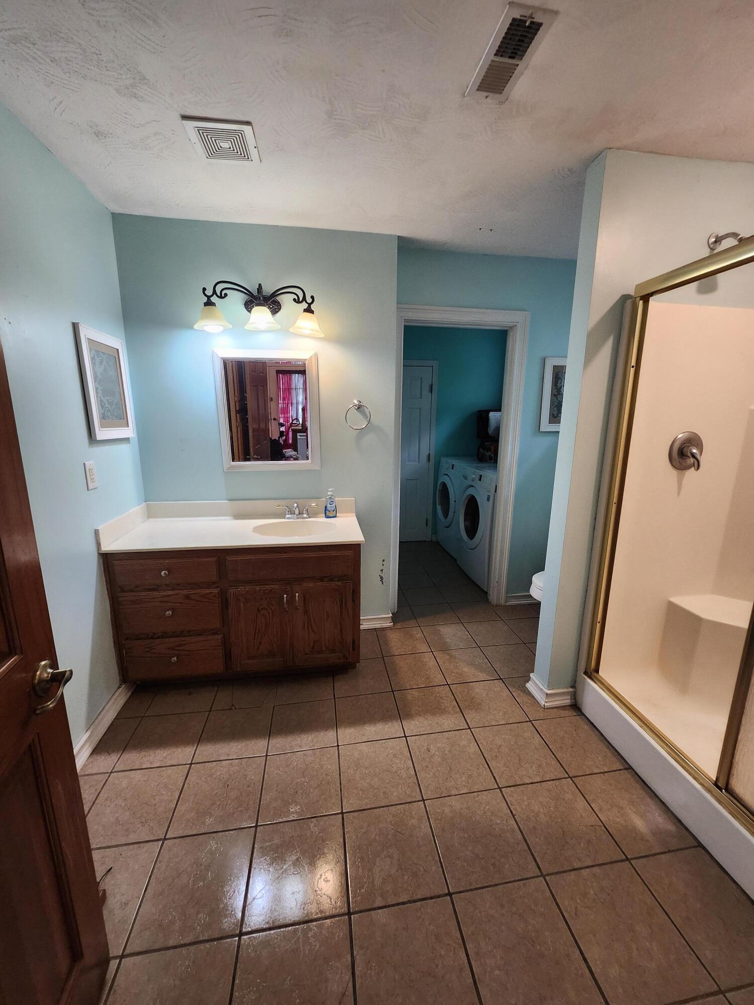 209 South Rush Street Property Photo 16