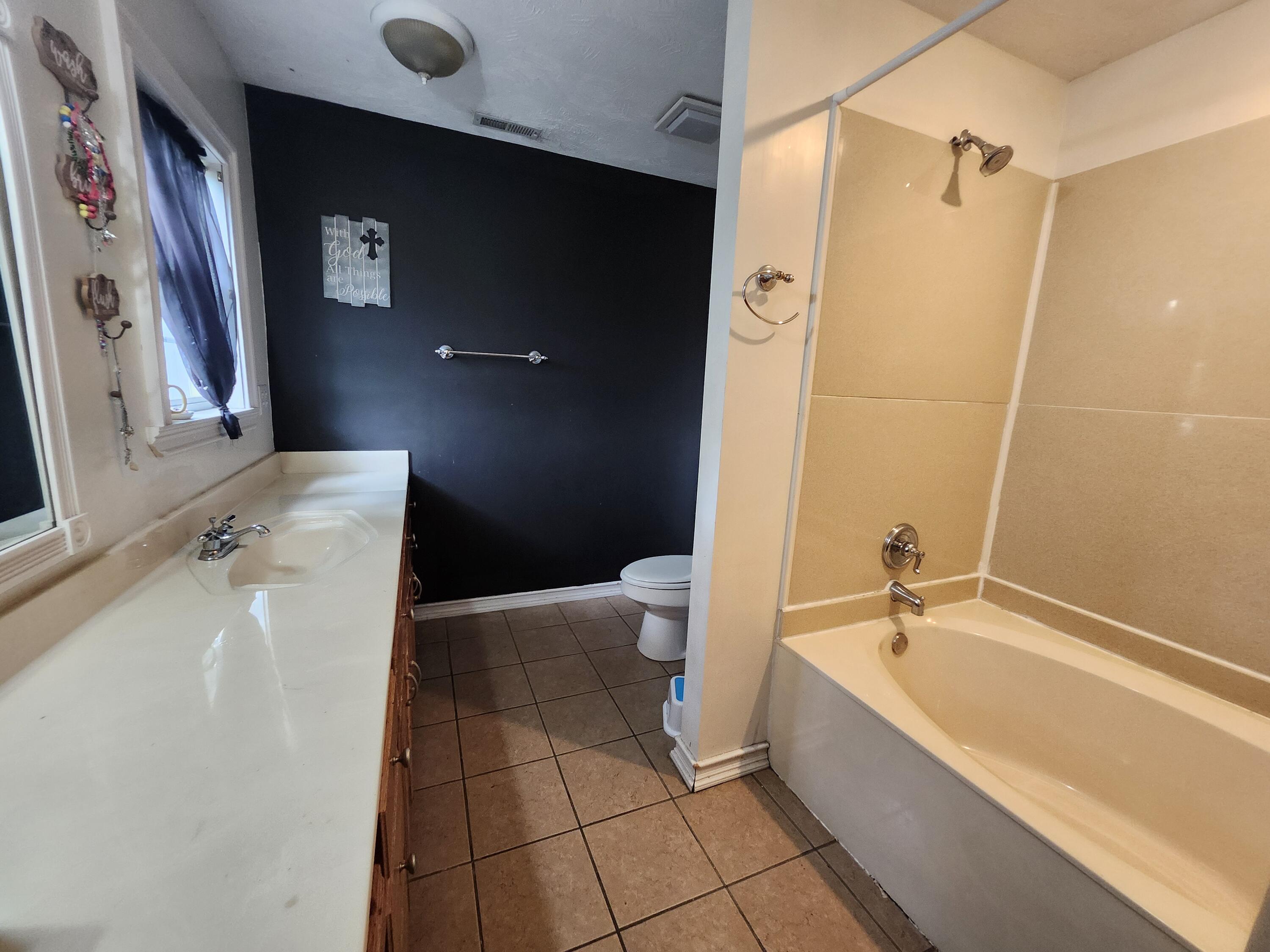 209 South Rush Street Property Photo 17