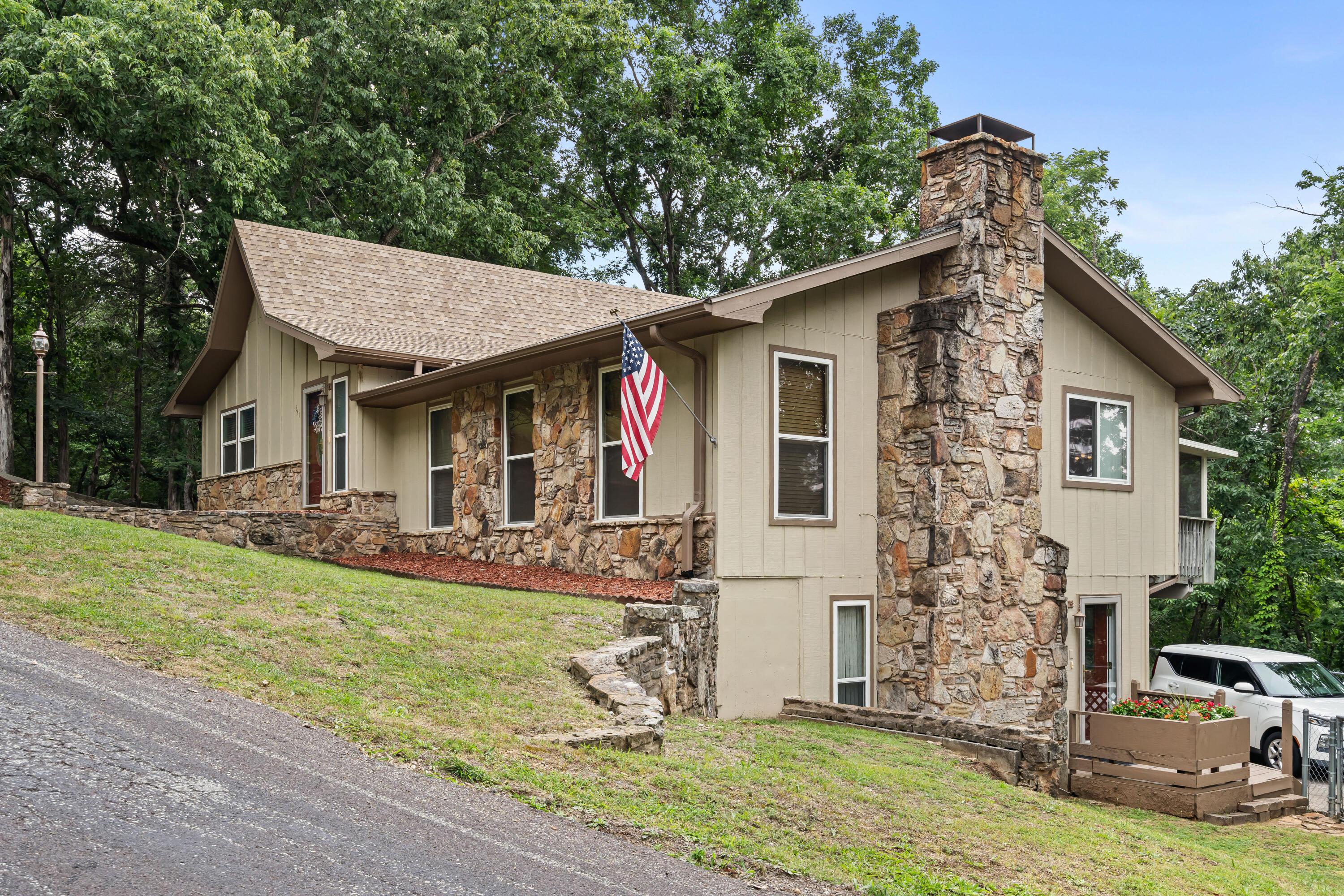 341 River Drive Property Photo 1
