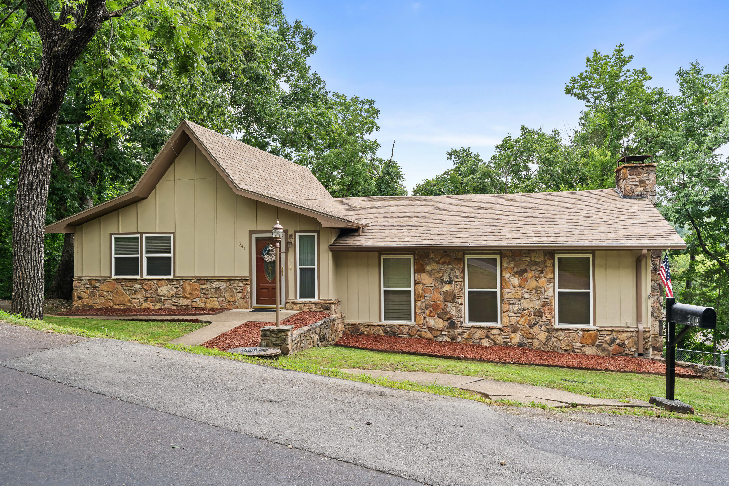 341 River Drive Property Photo 2