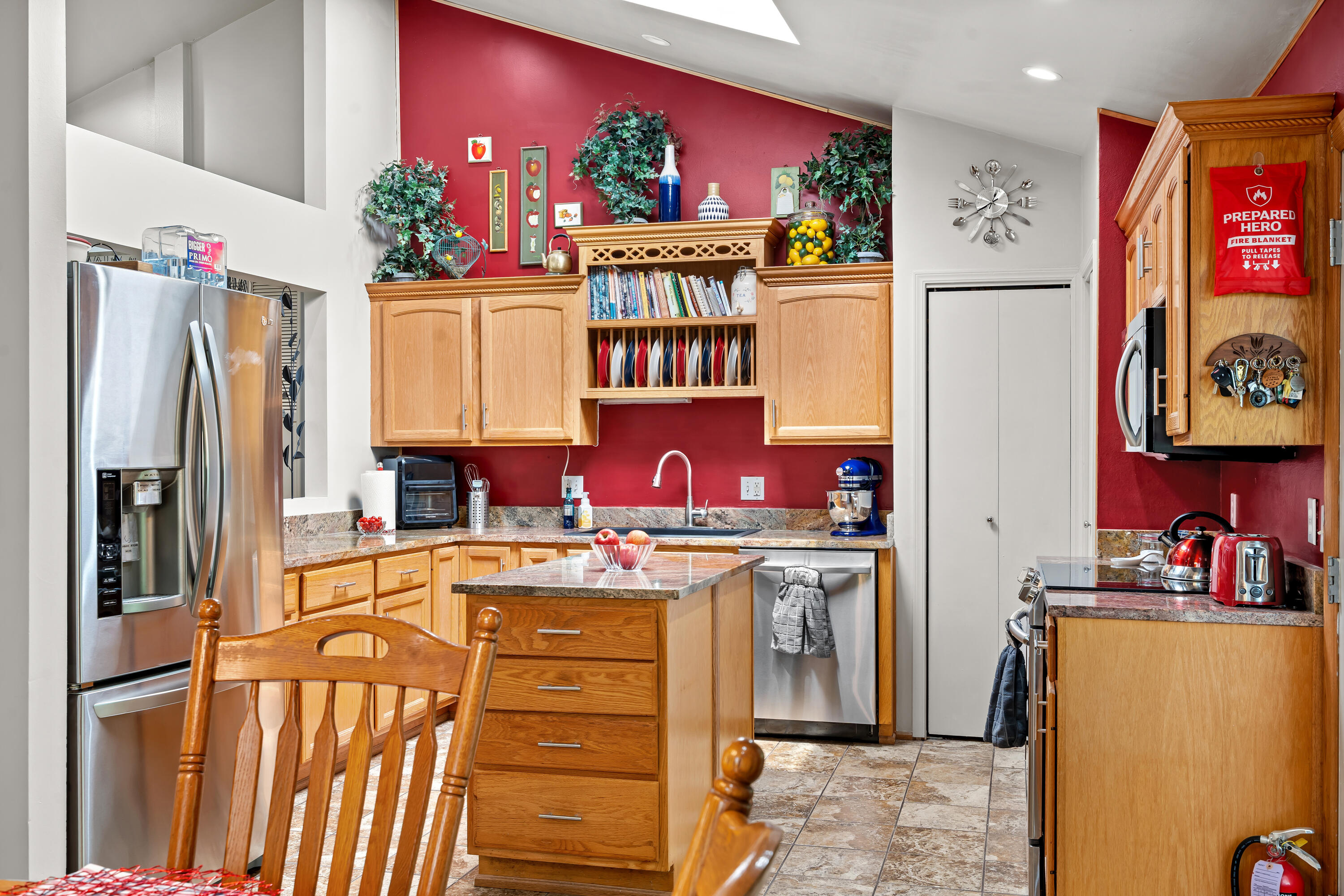 341 River Drive Property Photo 13