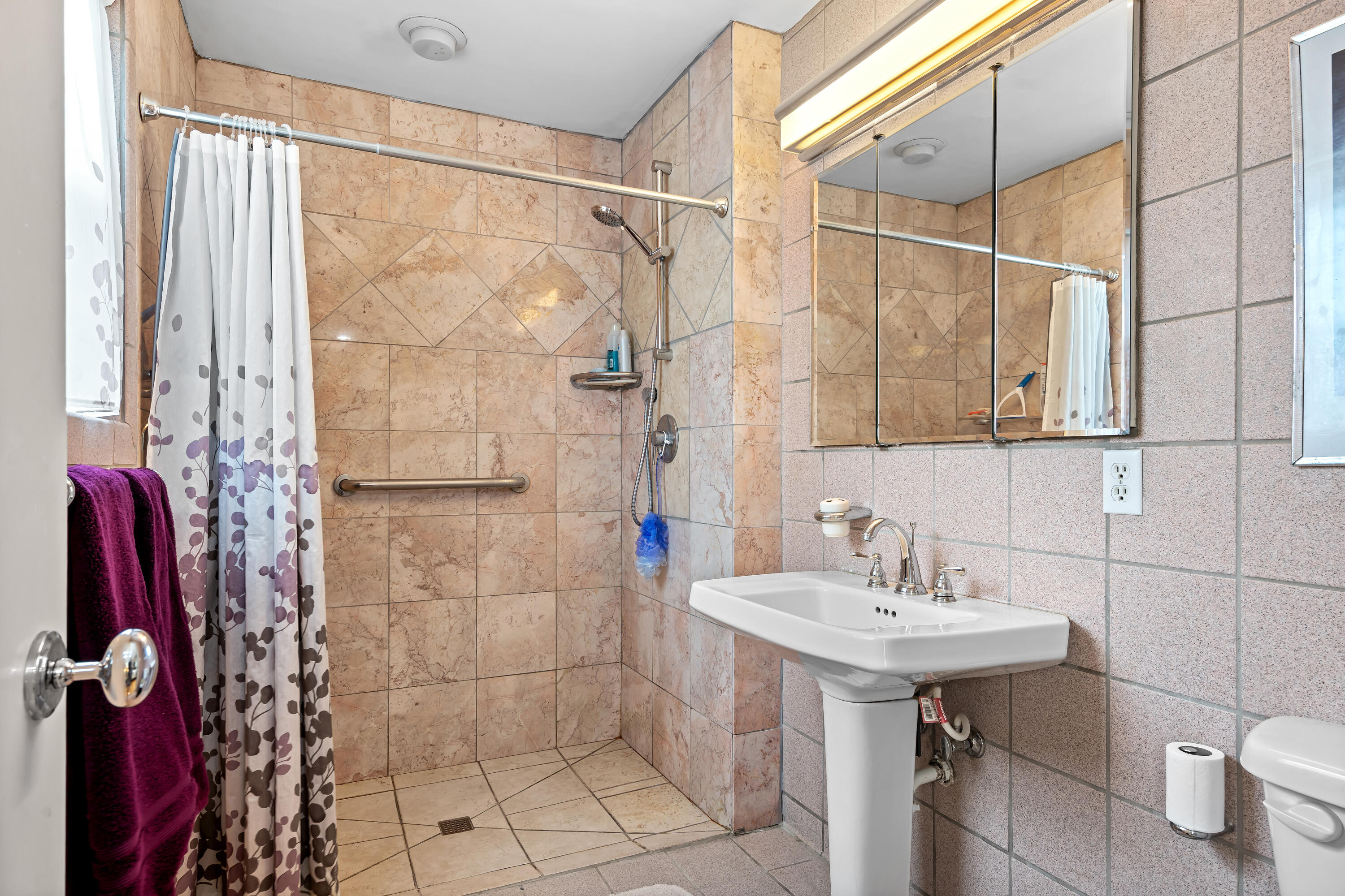 341 River Drive Property Photo 21