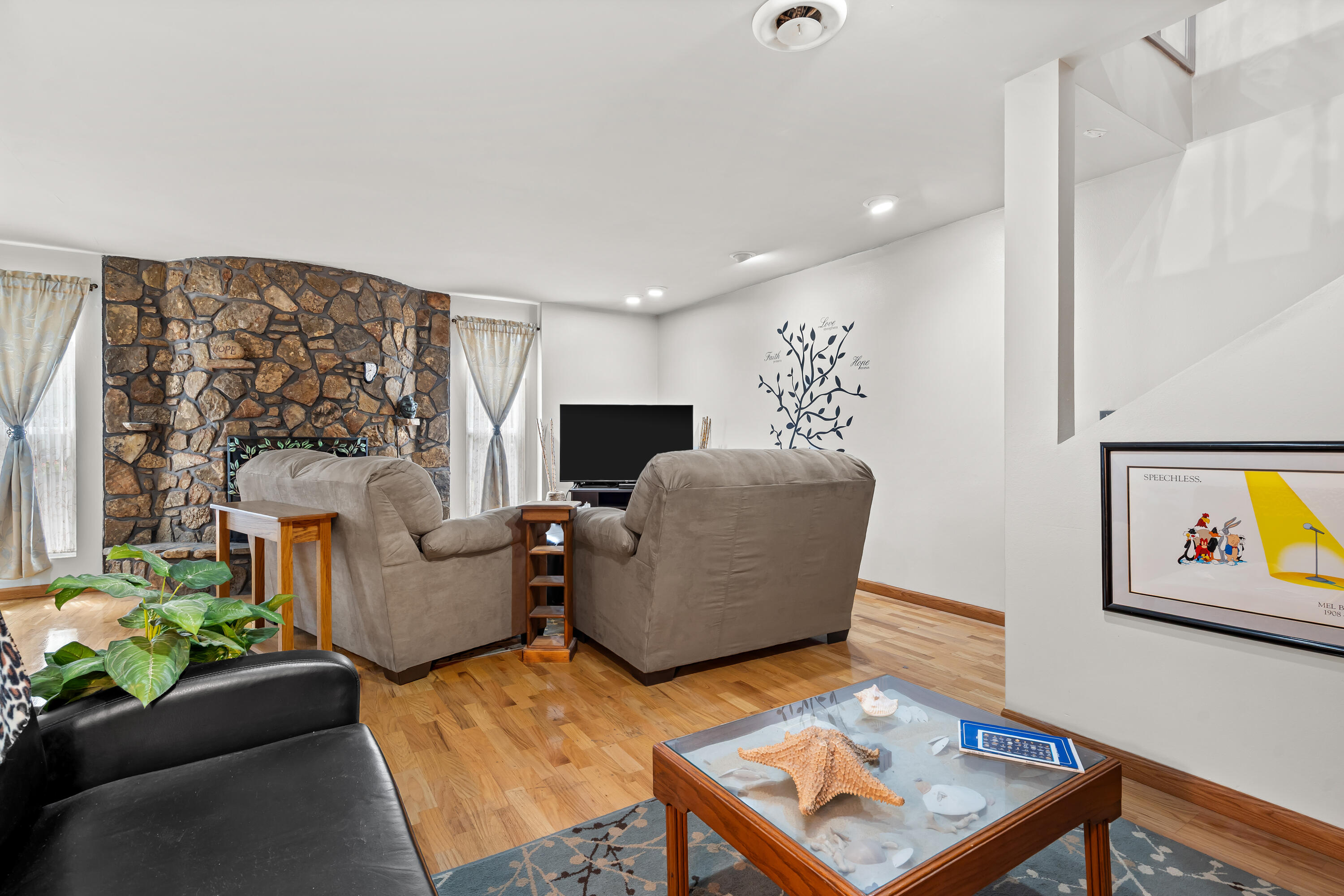 341 River Drive Property Photo 27
