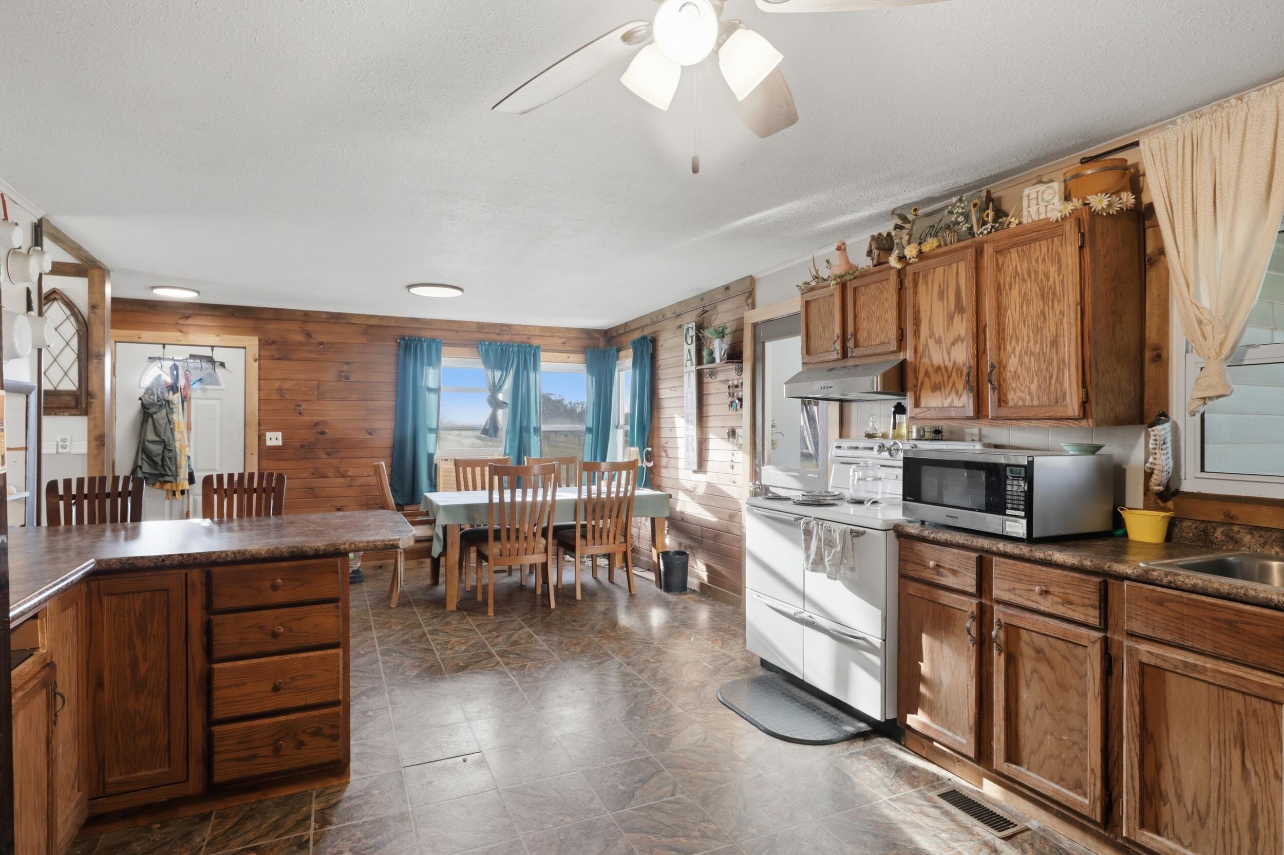 16223 State Highway F Property Photo 14