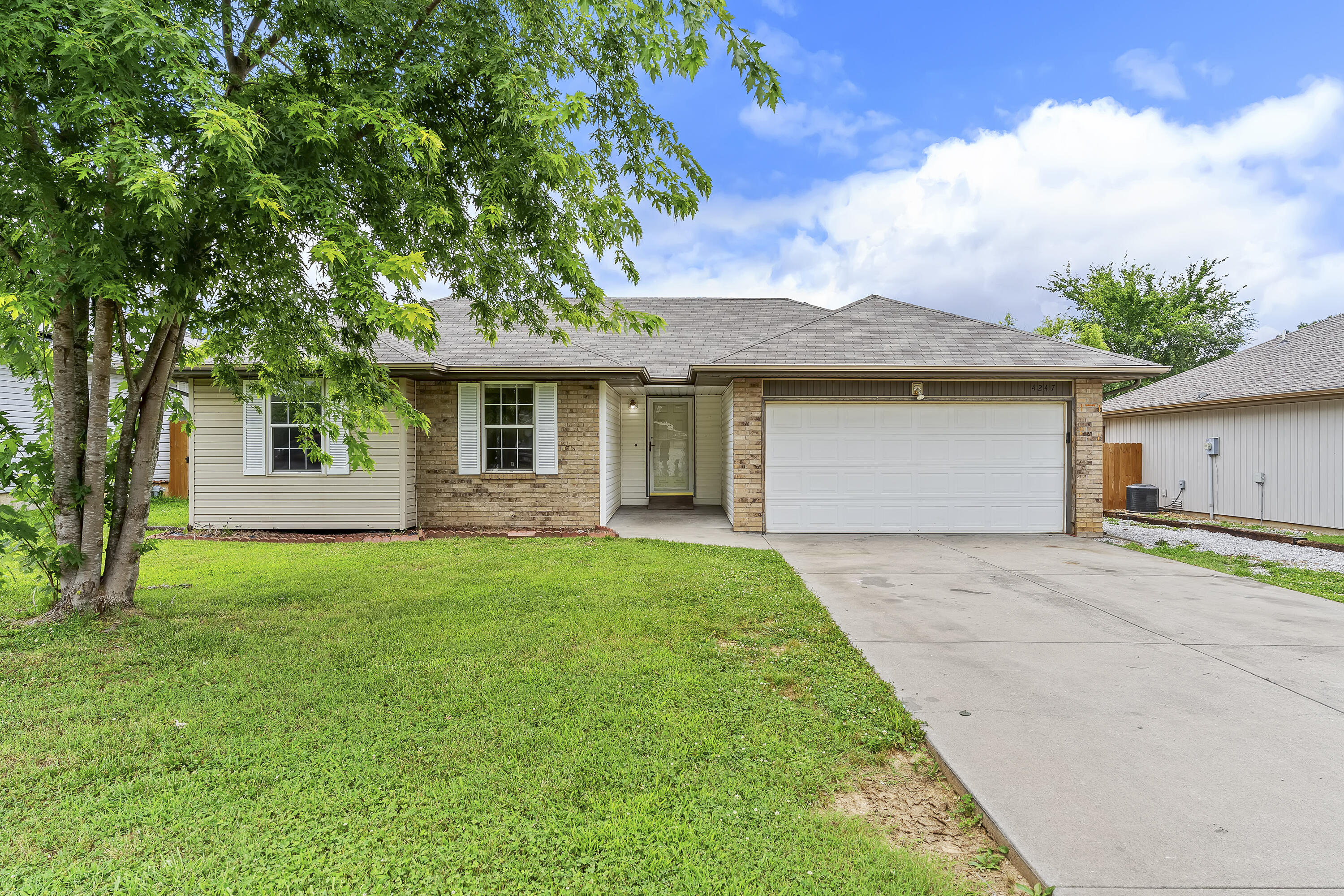 4247 West Somerset Drive Property Photo 1