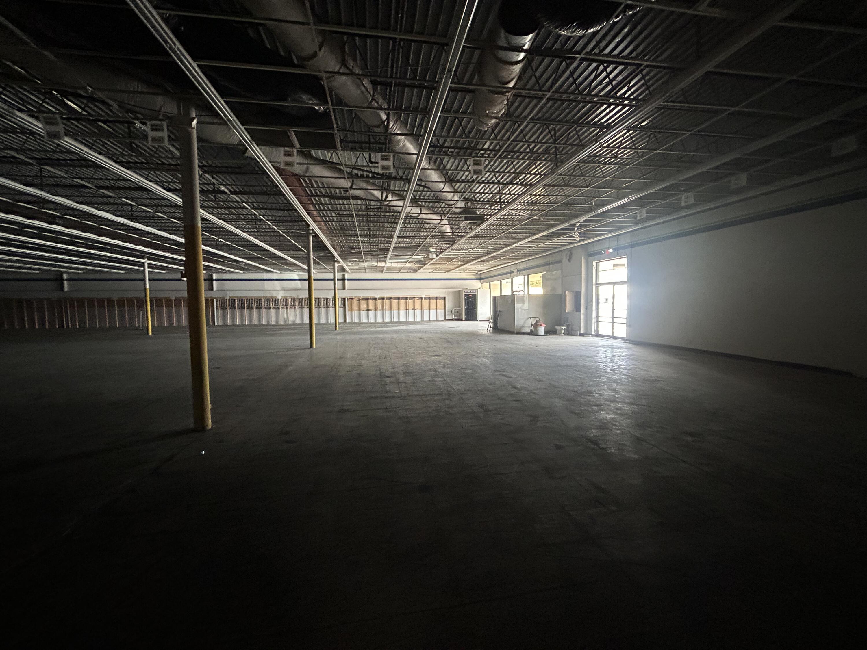 1847 West Broadway Street Property Photo 4