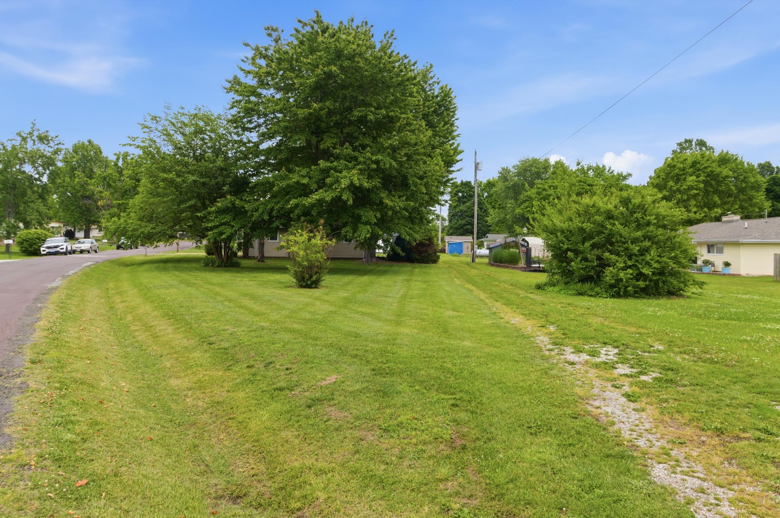 708 Carlton Street Property Photo 4