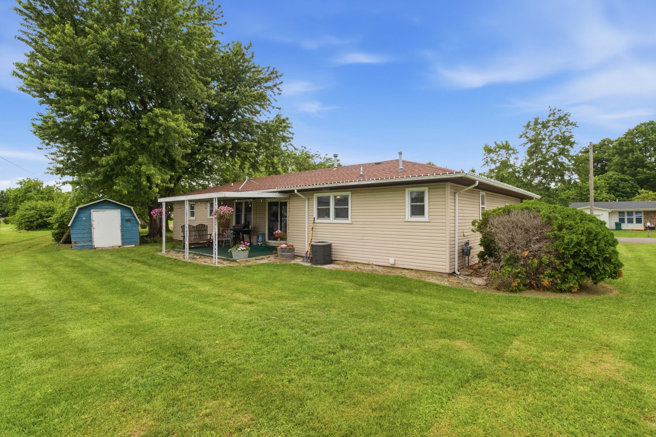 708 Carlton Street Property Photo 7