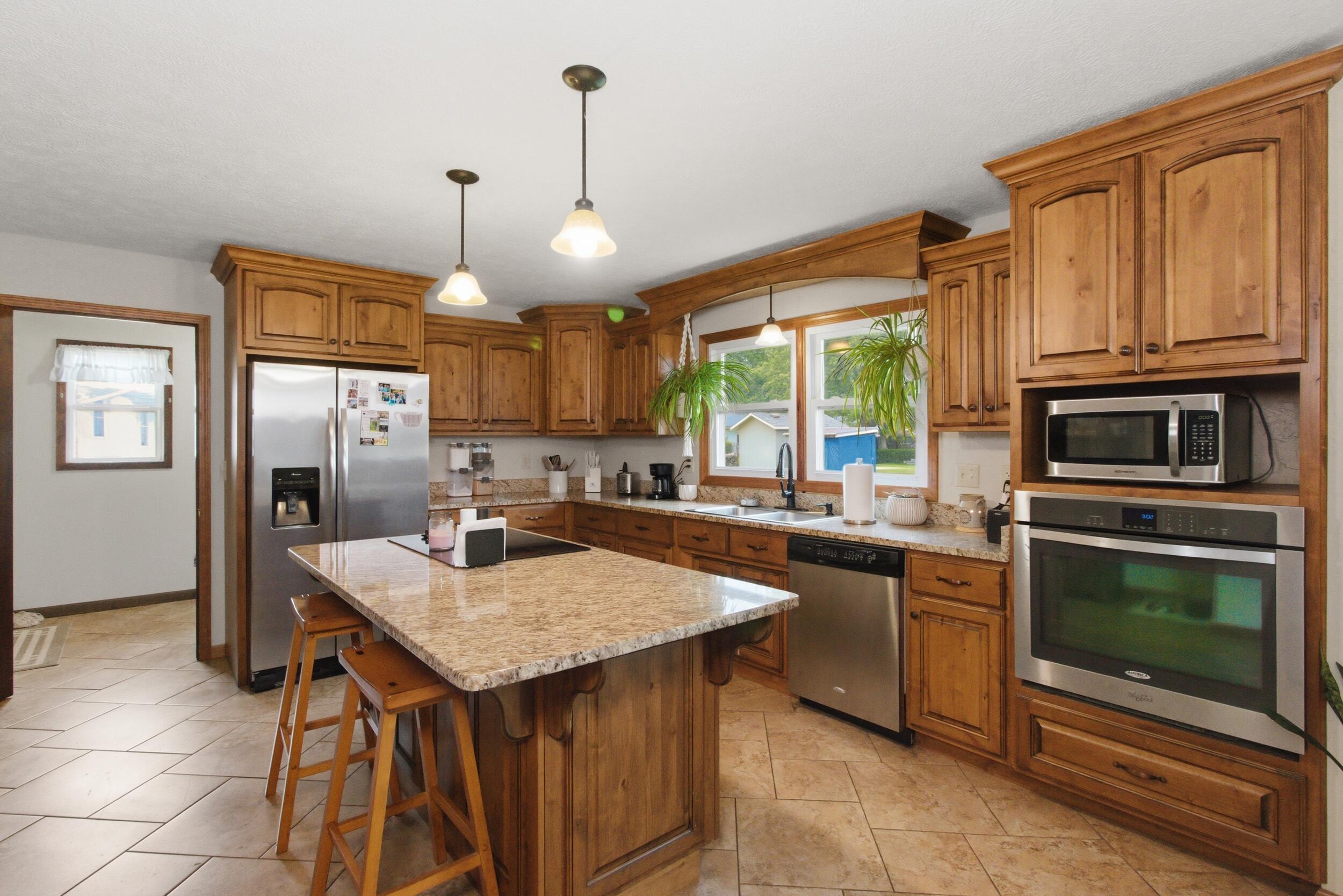 708 Carlton Street Property Photo 11