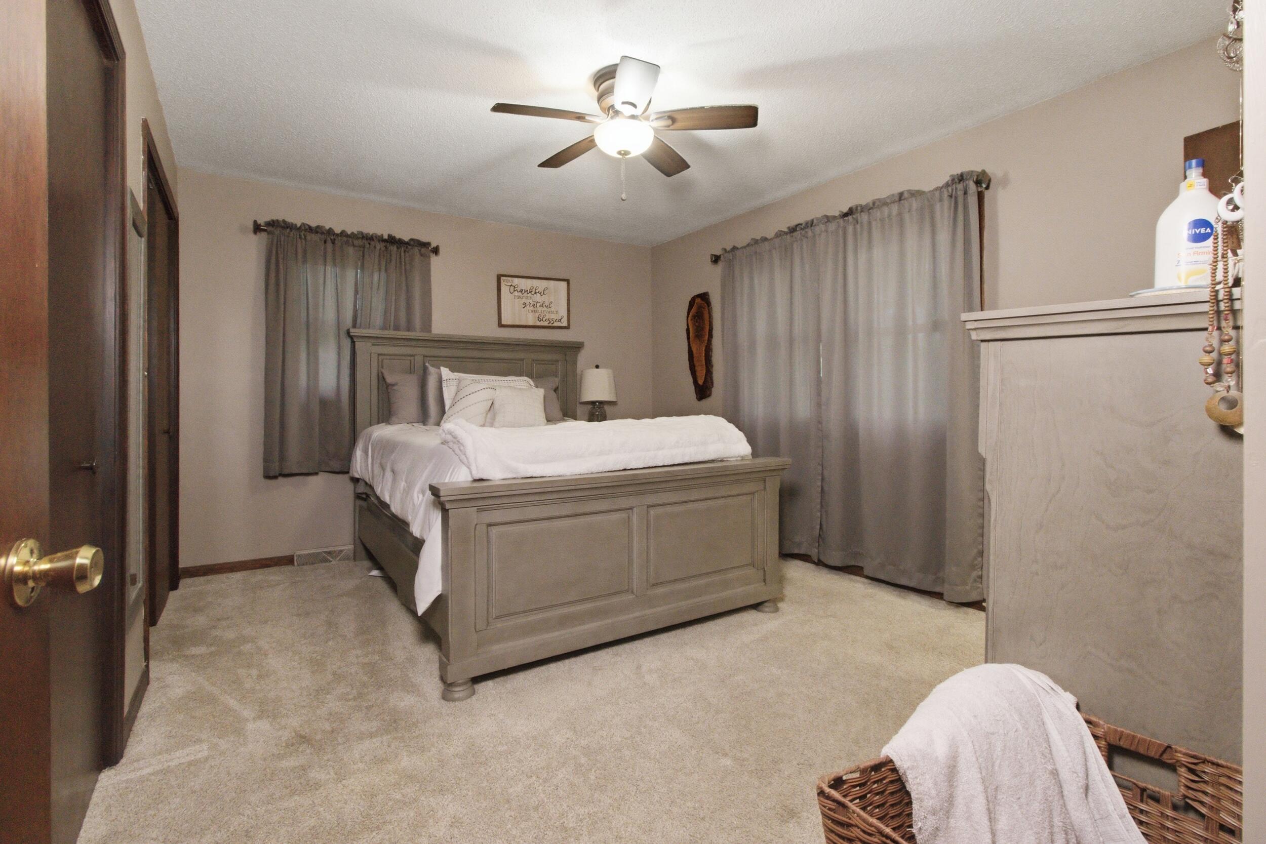 708 Carlton Street Property Photo 14