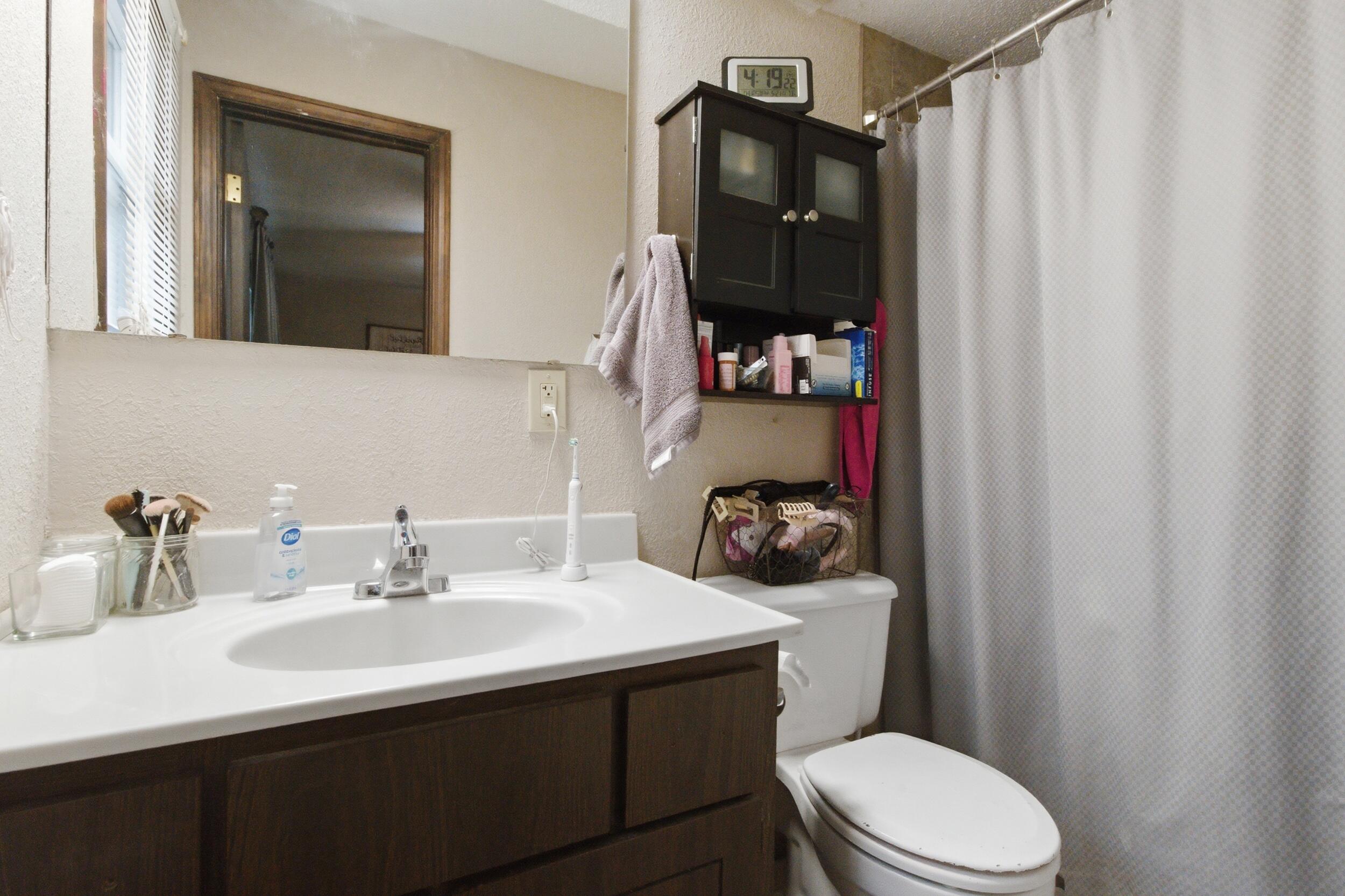 708 Carlton Street Property Photo 16