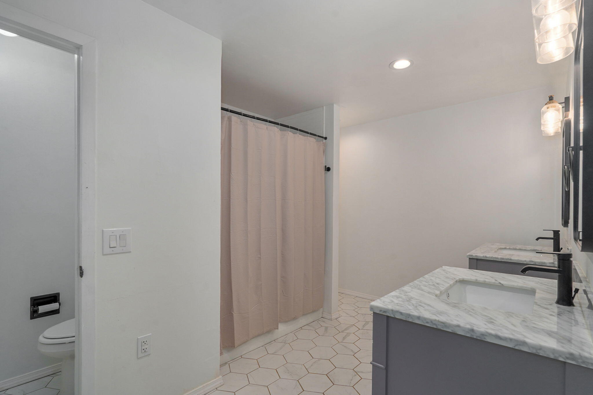 6401 North Marilyn Avenue Property Photo 24