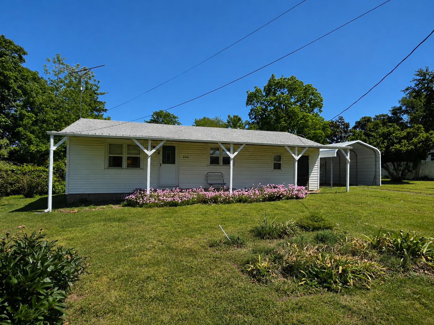 307 West Carman Road Property Photo 1