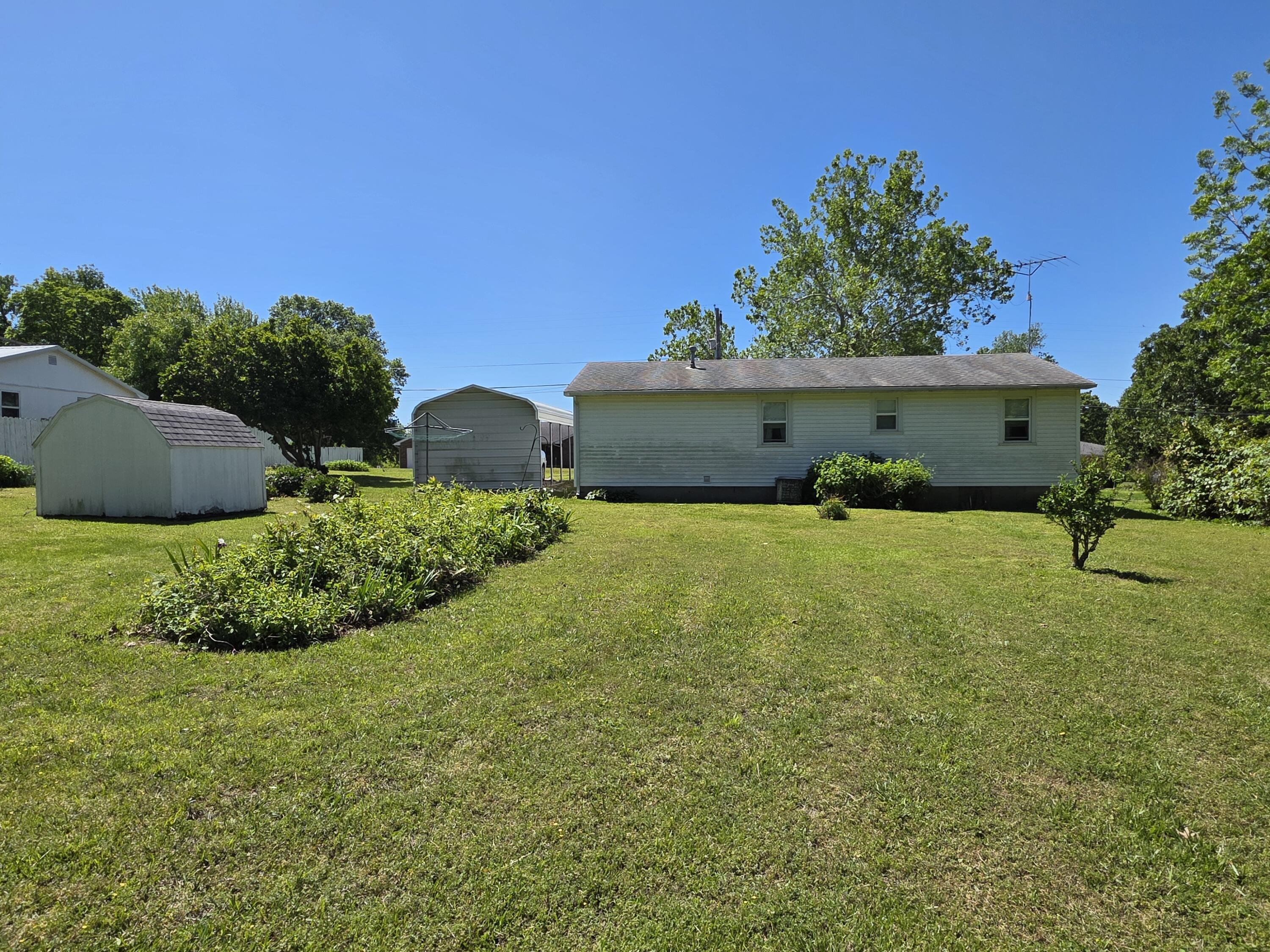 307 West Carman Road Property Photo 3