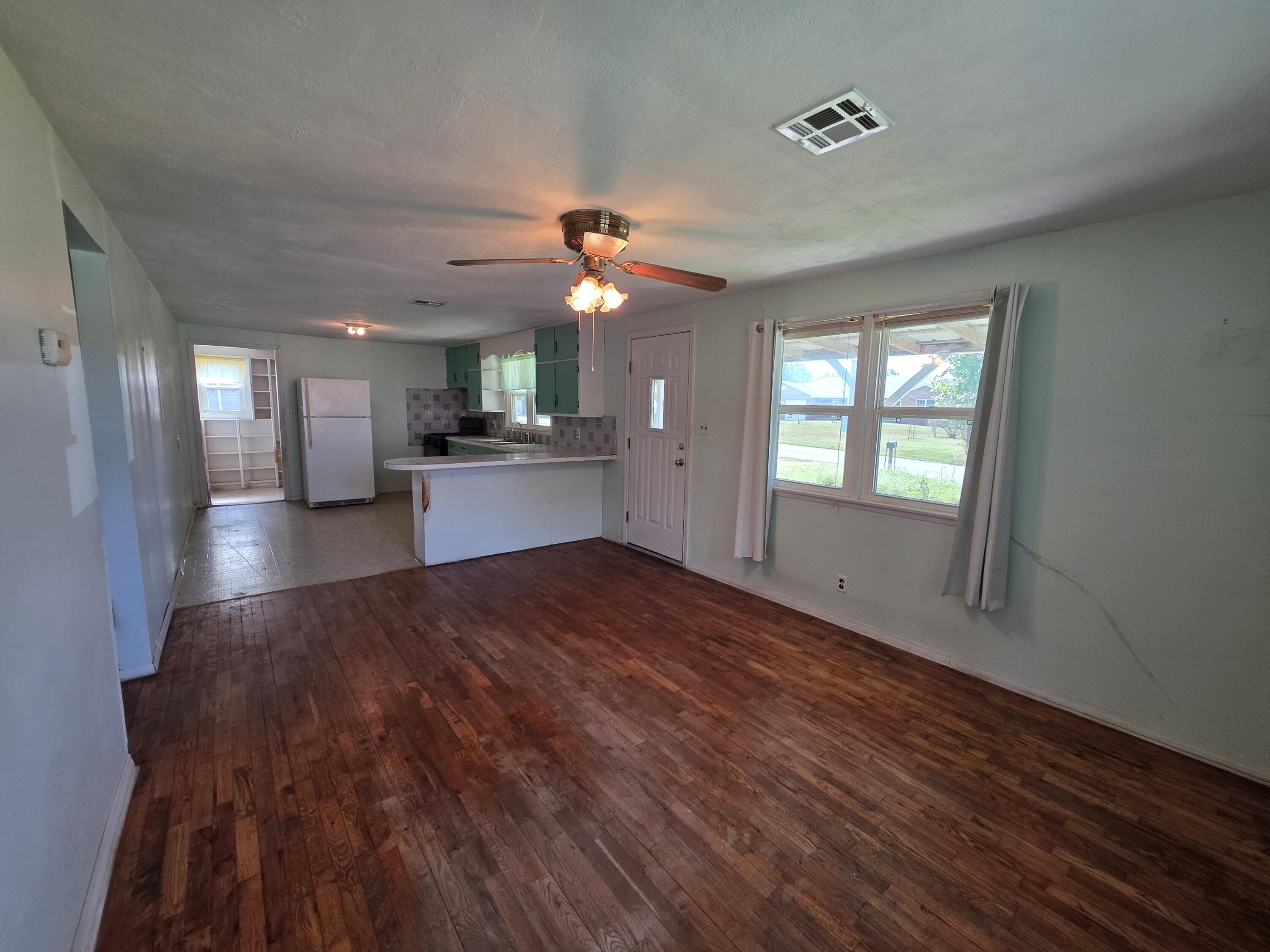 307 West Carman Road Property Photo 5