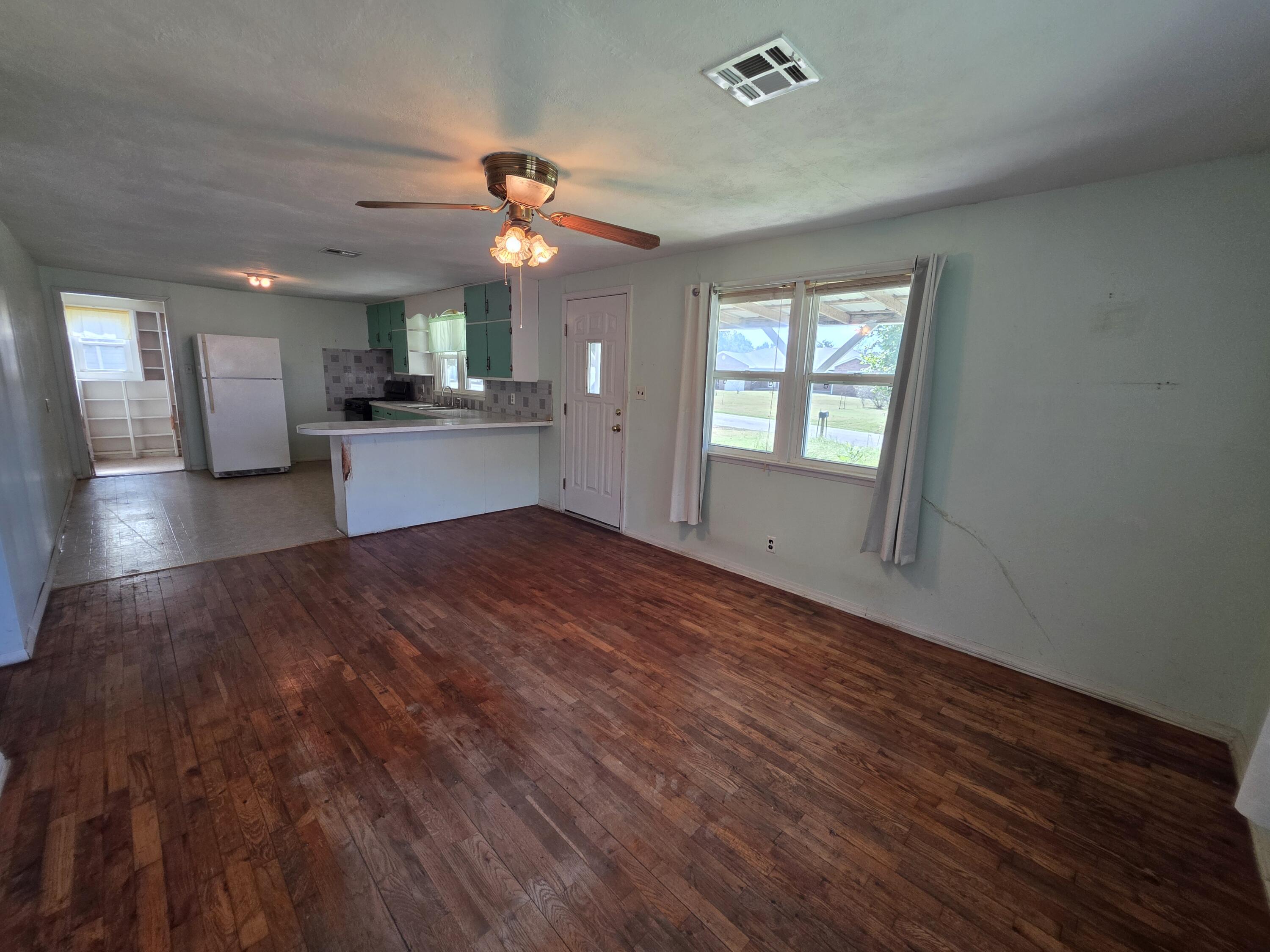 307 West Carman Road Property Photo 8