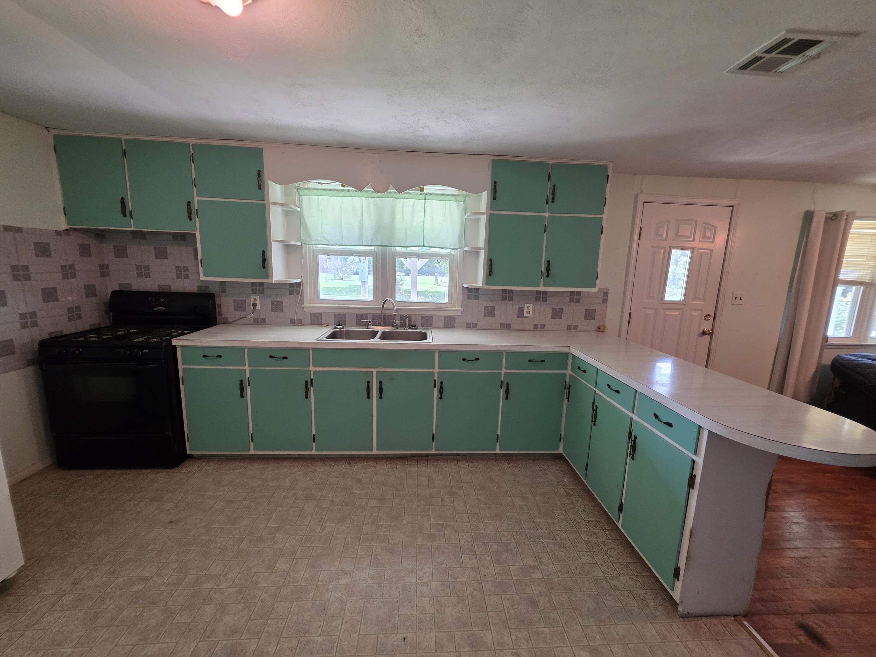 307 West Carman Road Property Photo 9