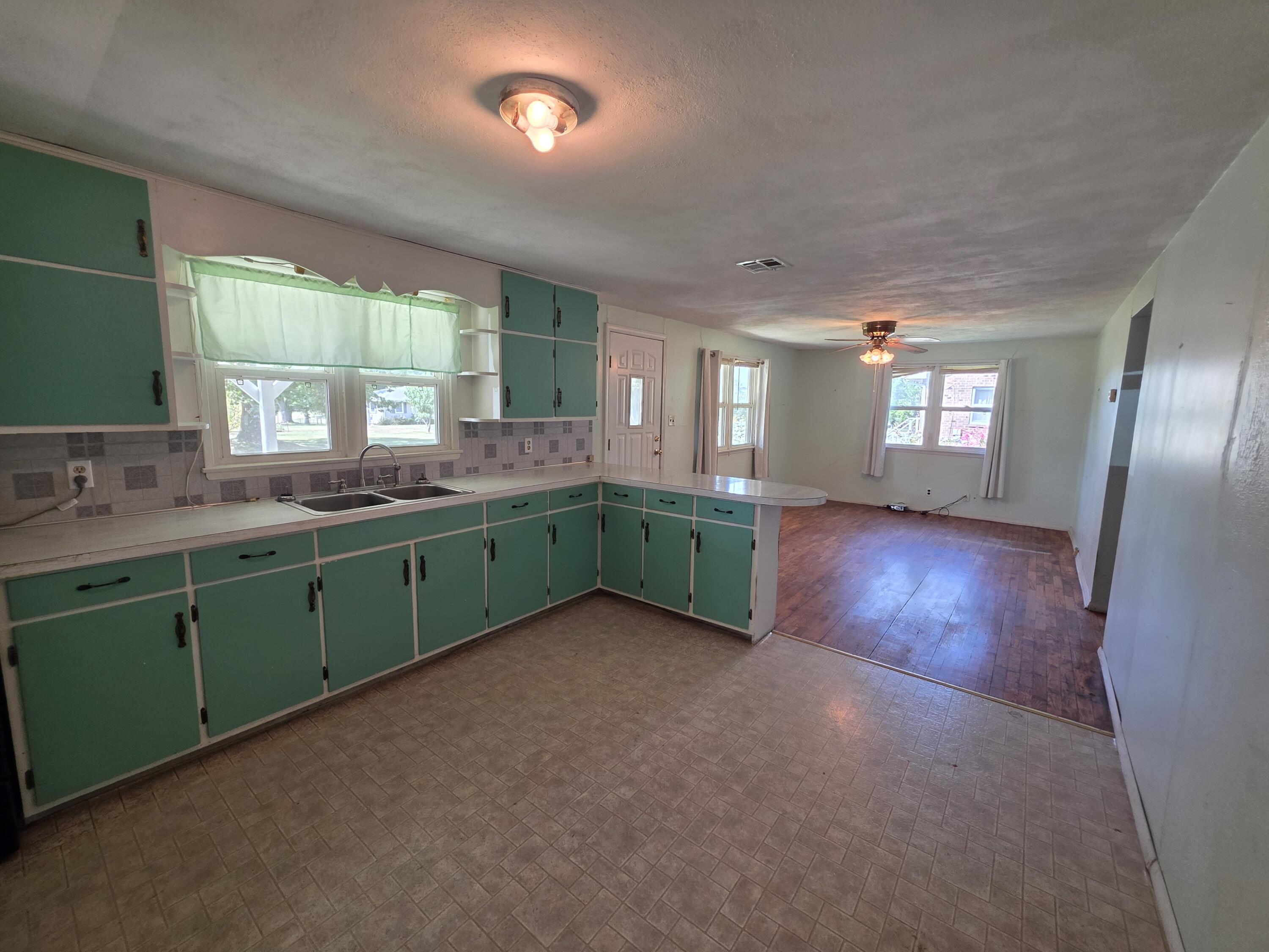 307 West Carman Road Property Photo 10