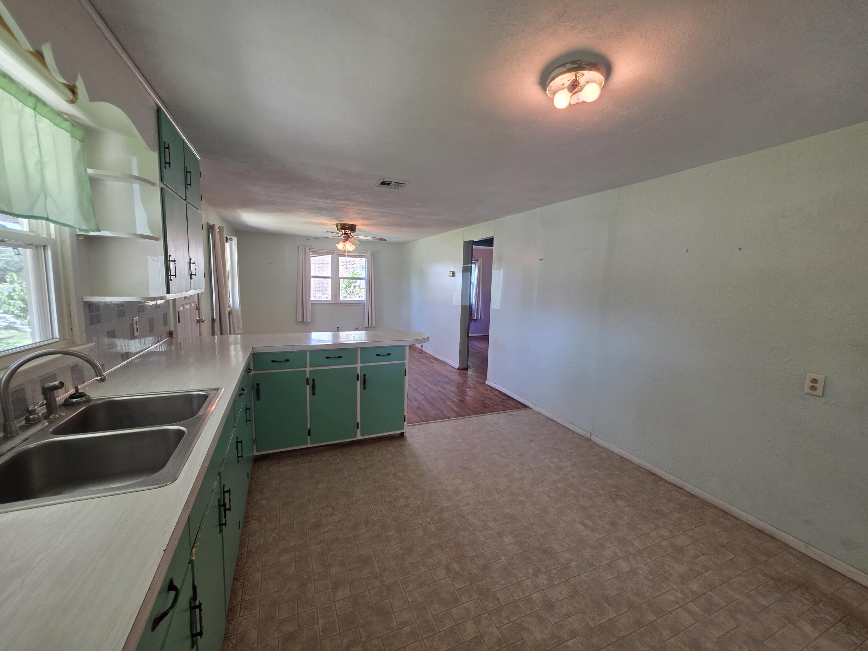 307 West Carman Road Property Photo 11