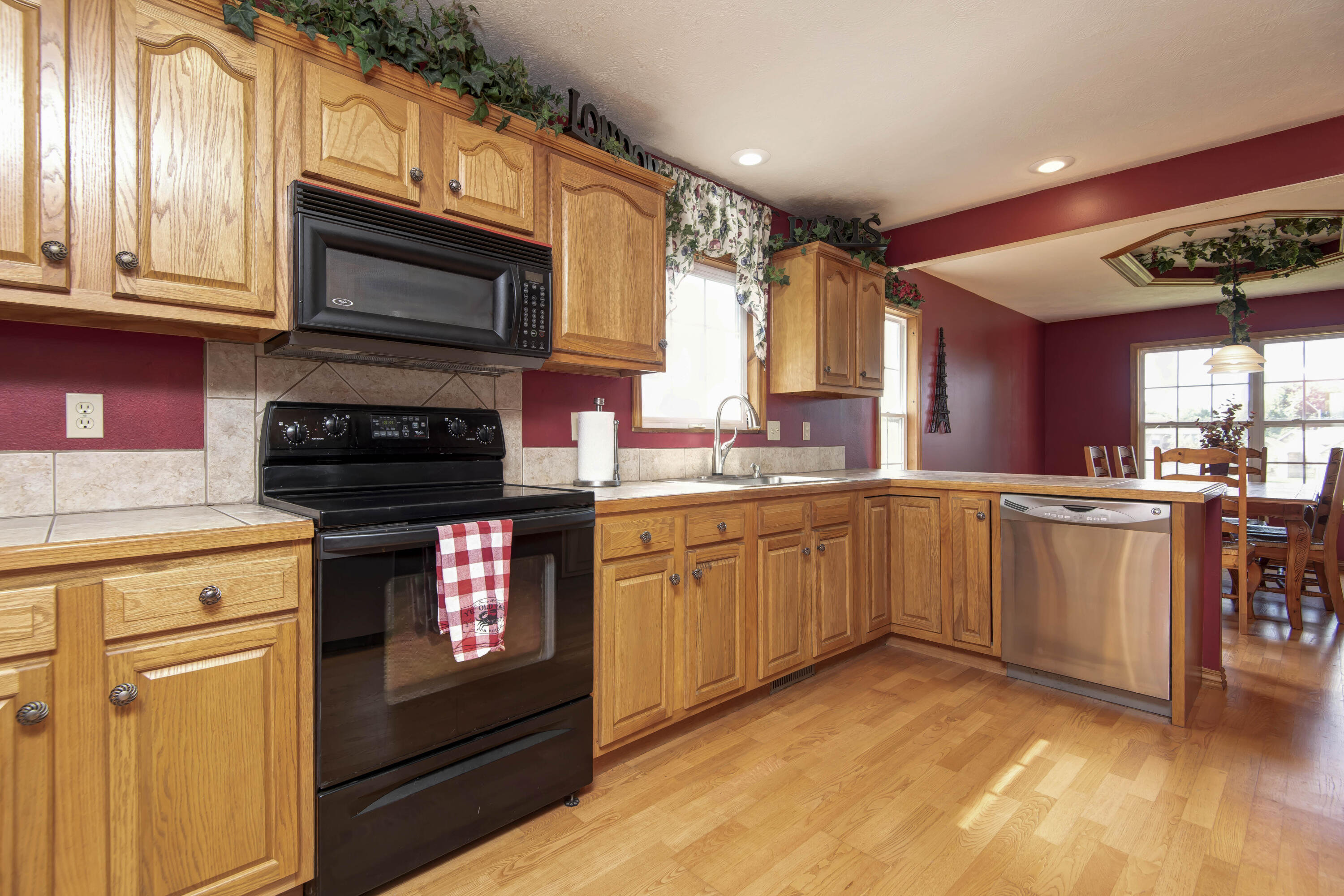 714 River Rock Court Property Photo 12