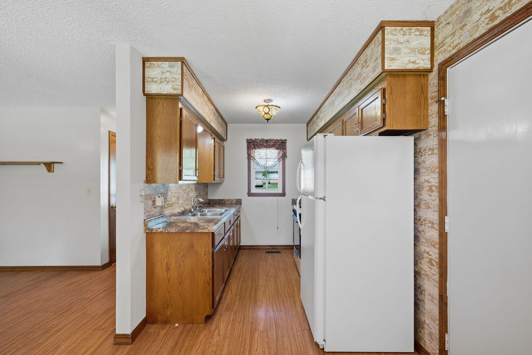 111 Amber Street Property Photo 6