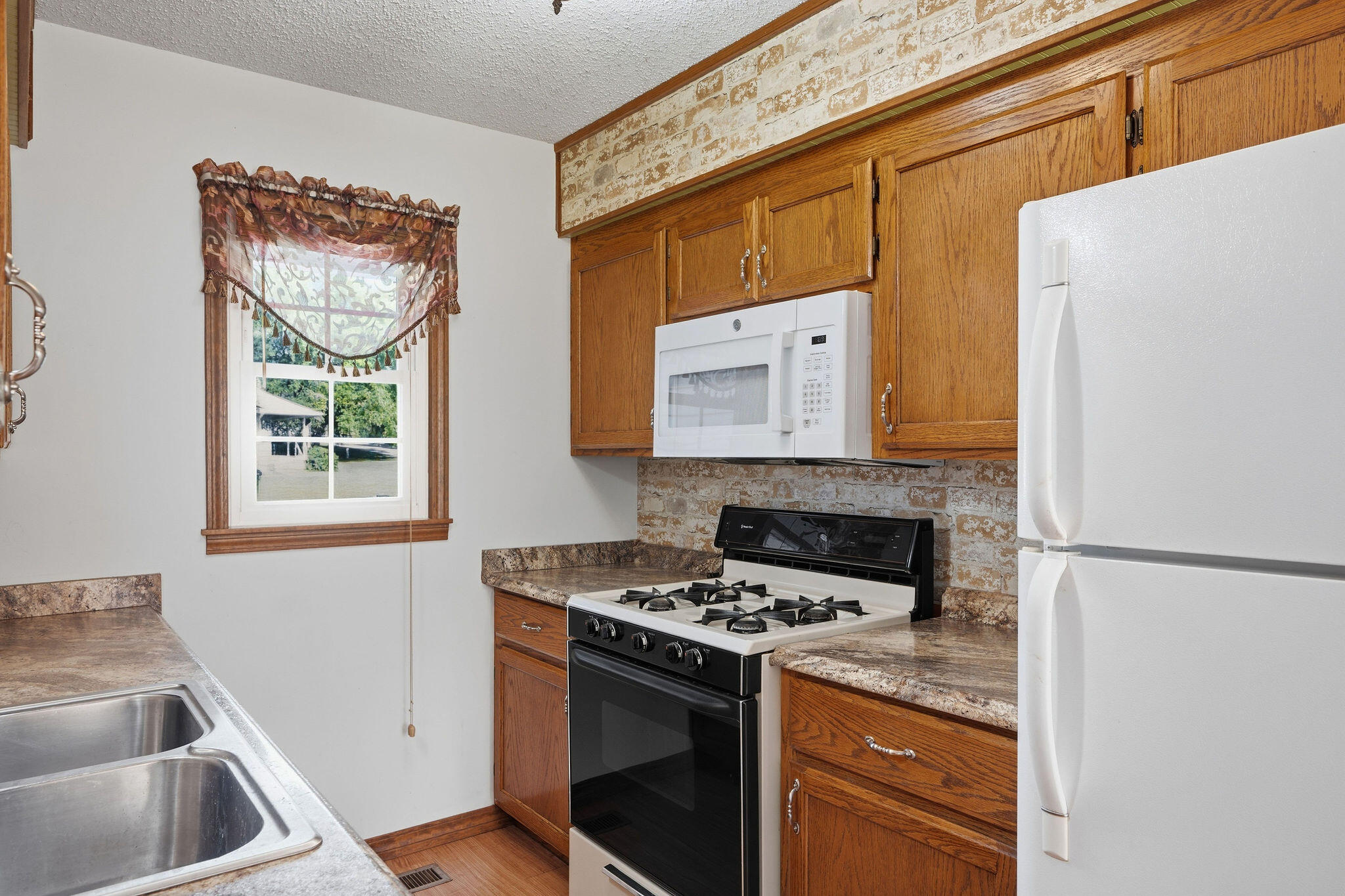 111 Amber Street Property Photo 7