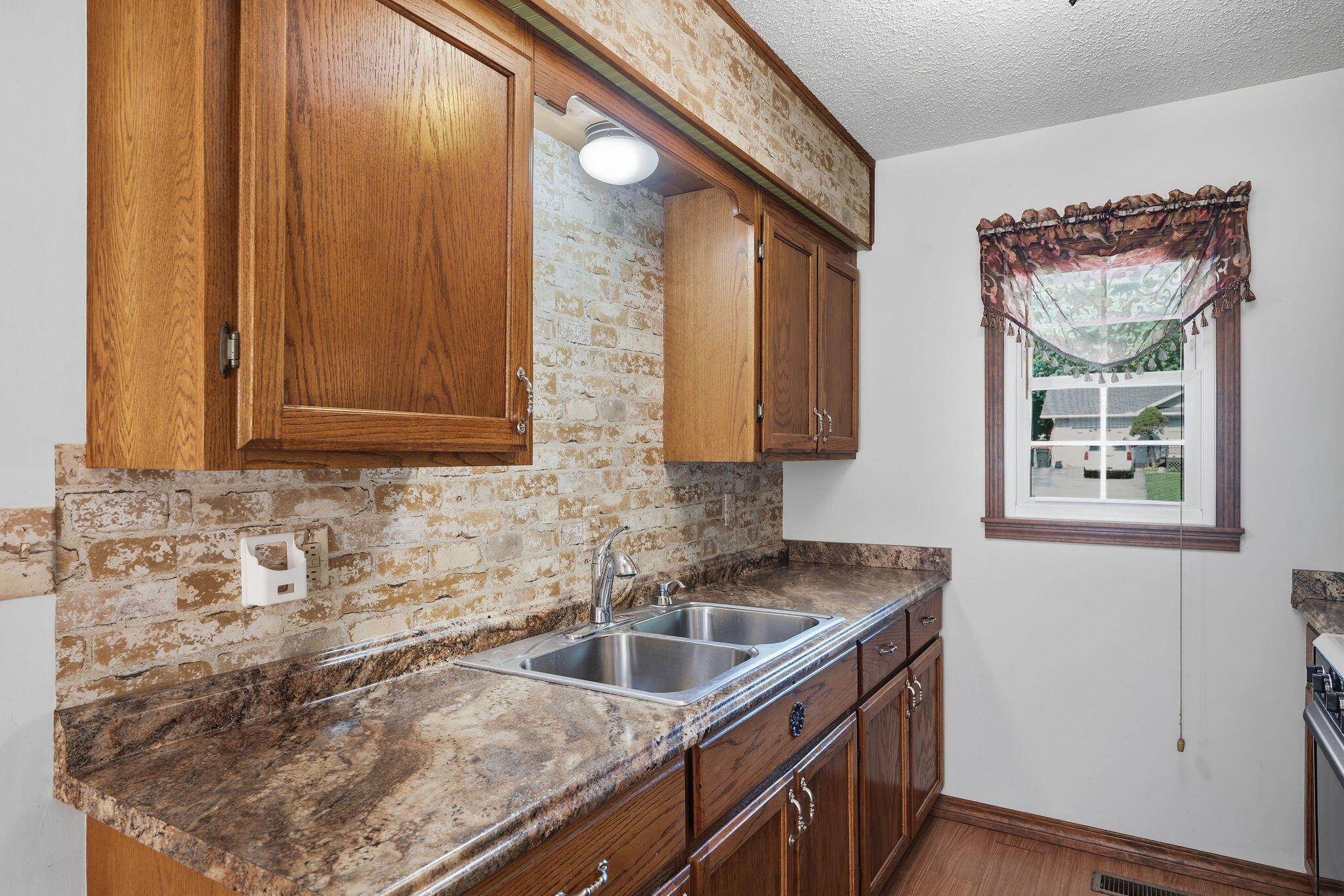 111 Amber Street Property Photo 8