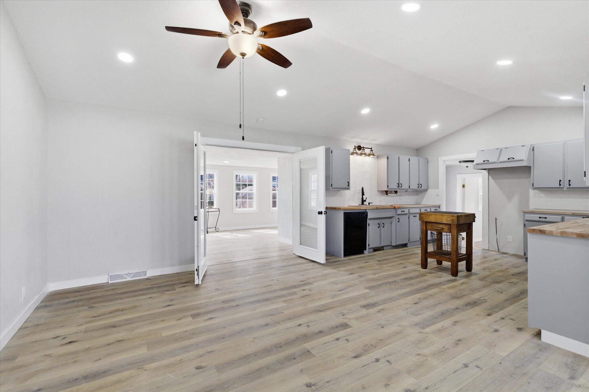 908 10th Street Property Photo 12