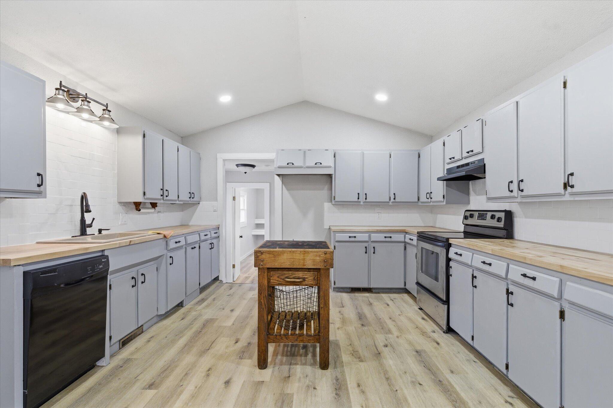 908 10th Street Property Photo 13
