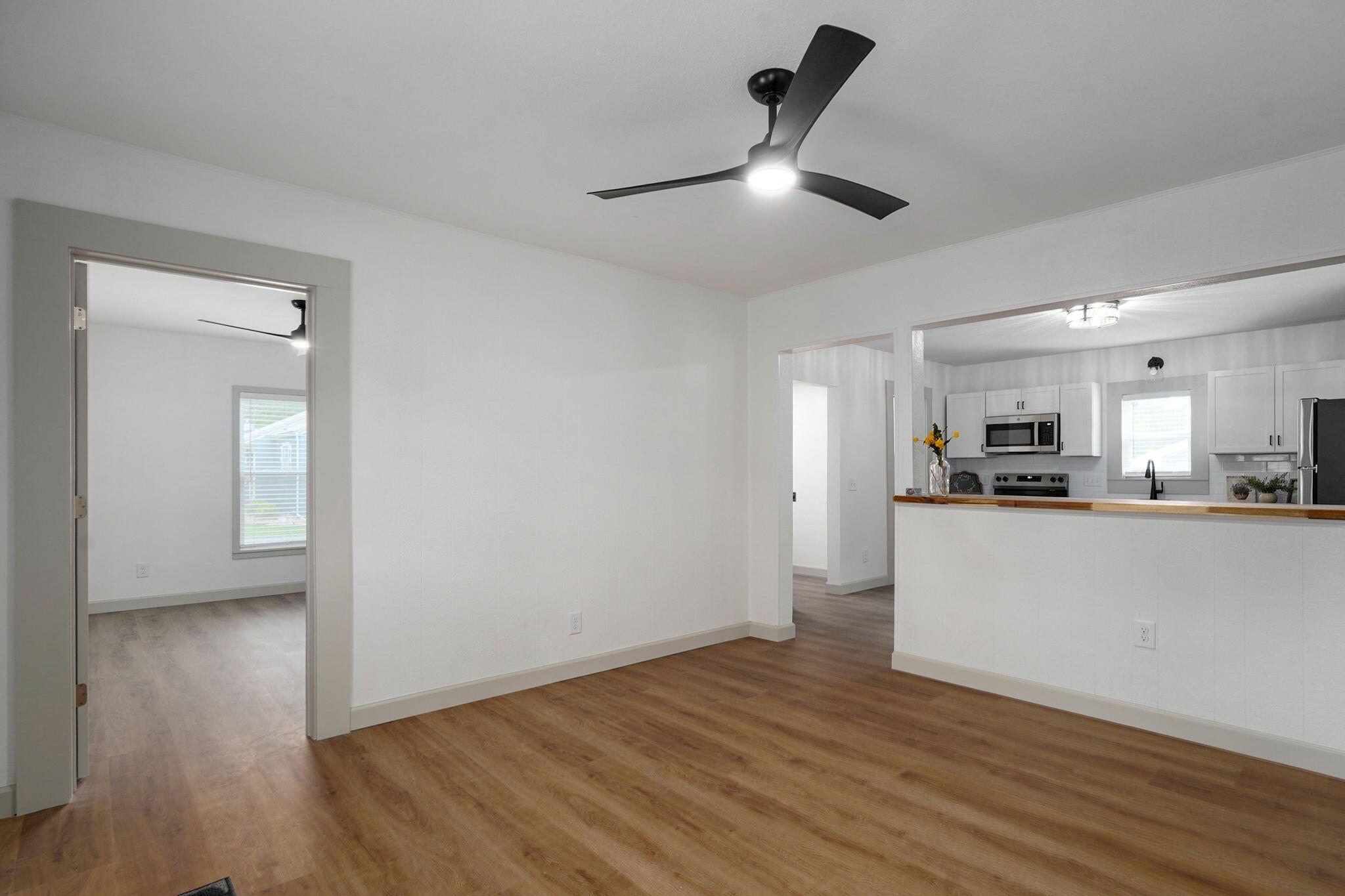 933 South Rinker Avenue Property Photo 5