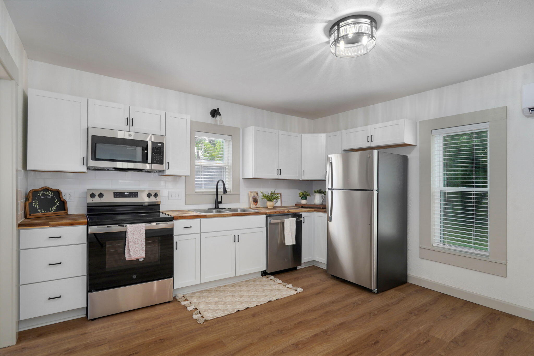 933 South Rinker Avenue Property Photo 6