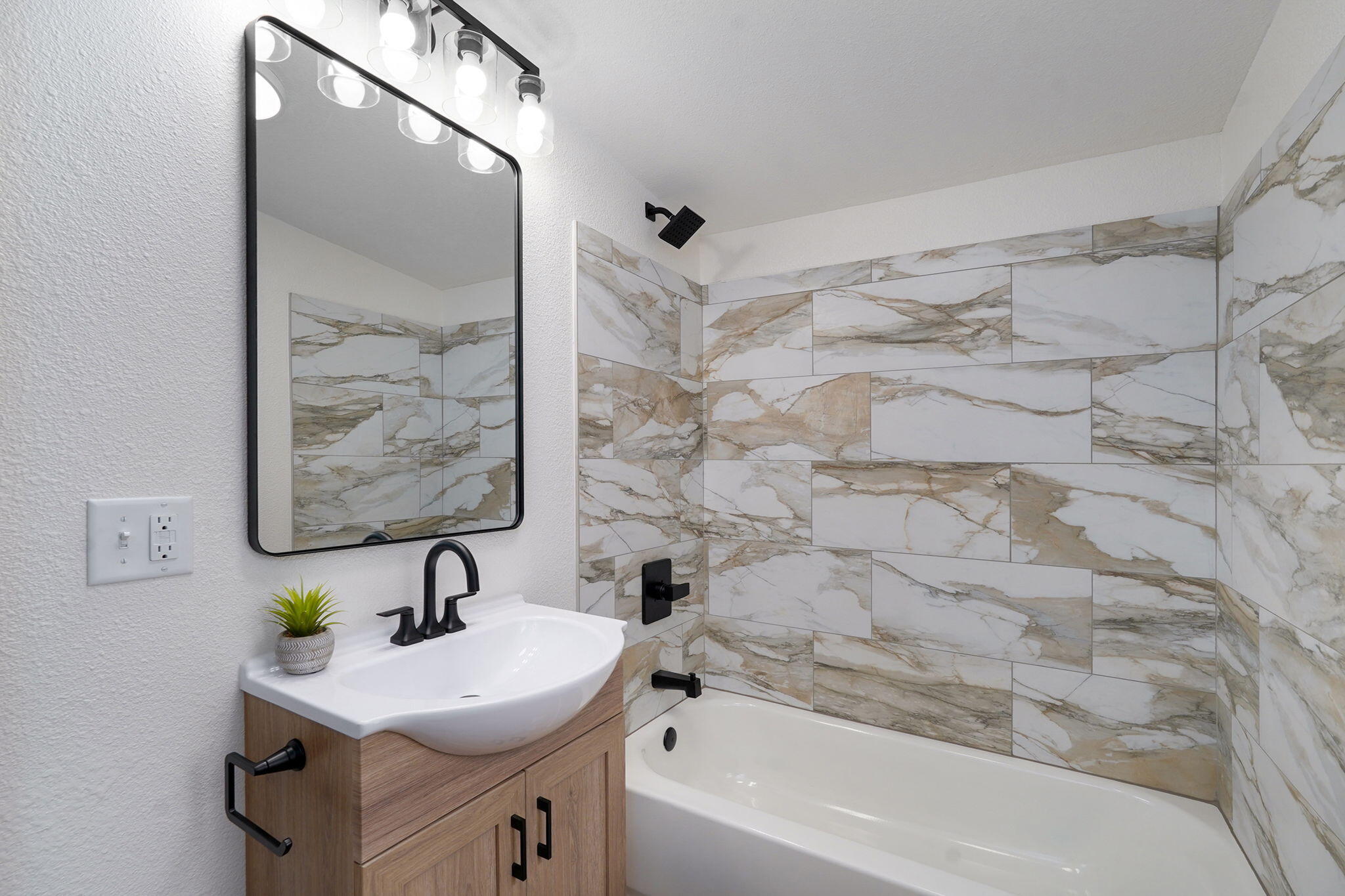 933 South Rinker Avenue Property Photo 10